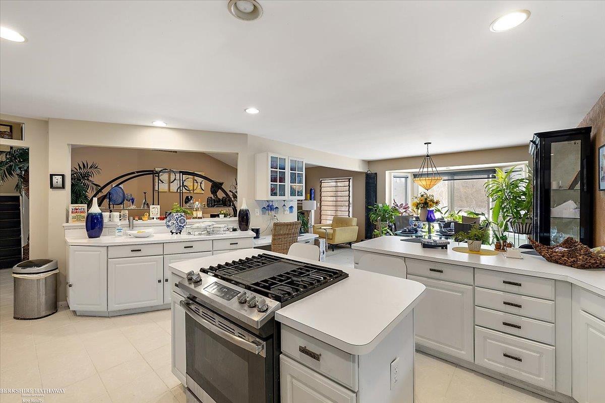 Clinton Township, Michigan 48038, United States, 3 Bedrooms Bedrooms, ,4 BathroomsBathrooms,Residential,Active,988