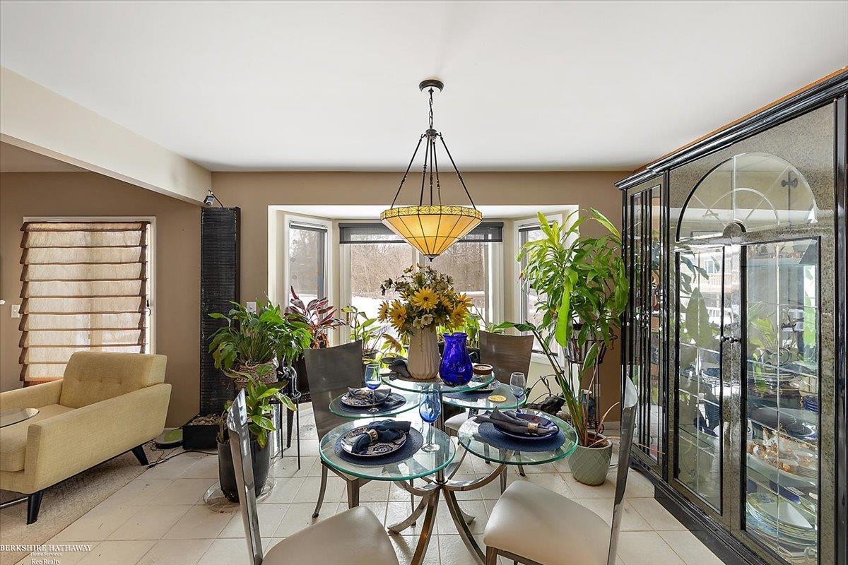 Clinton Township, Michigan 48038, United States, 3 Bedrooms Bedrooms, ,4 BathroomsBathrooms,Residential,Active,988