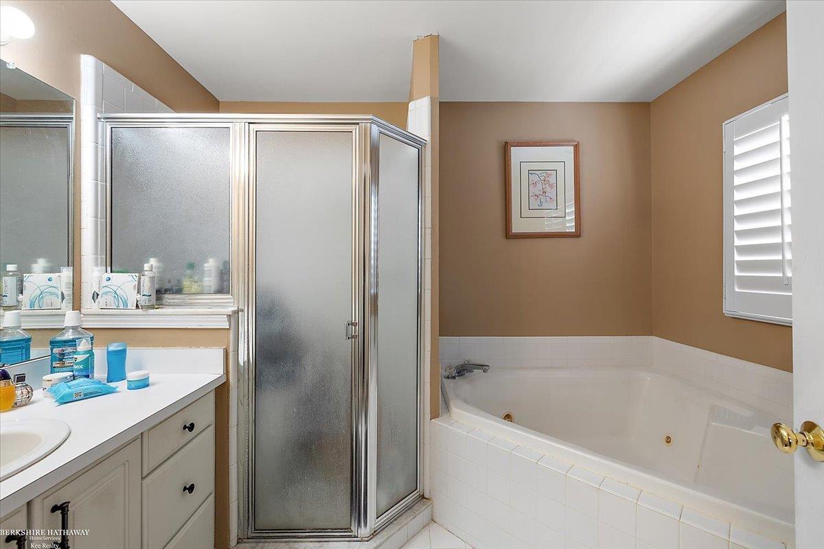 Clinton Township, Michigan 48038, United States, 3 Bedrooms Bedrooms, ,4 BathroomsBathrooms,Residential,Active,988