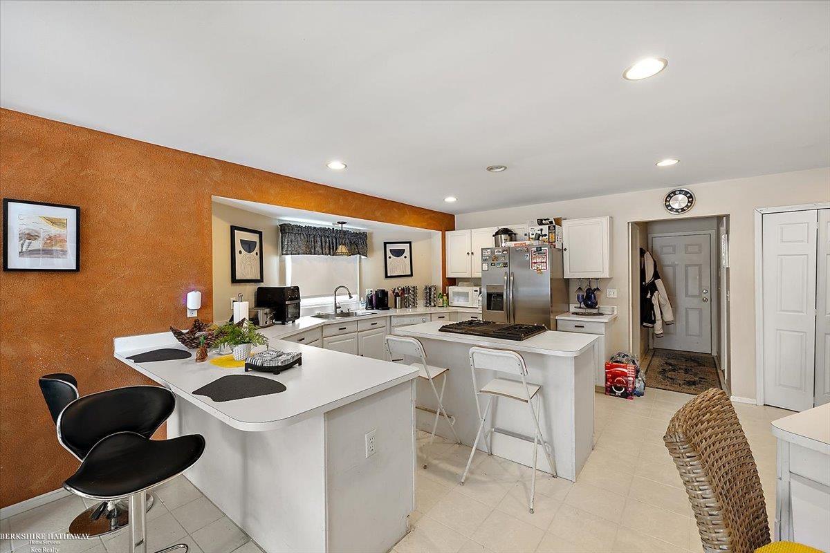 Clinton Township, Michigan 48038, United States, 3 Bedrooms Bedrooms, ,4 BathroomsBathrooms,Residential,Active,988