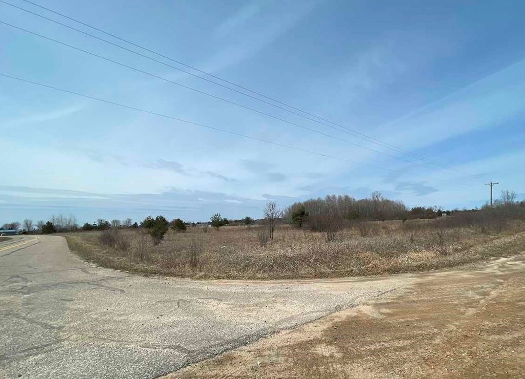 Photo of 86 ST ANDREWS Drive, Gladwin, MI 48624 (MLS # 50070848)