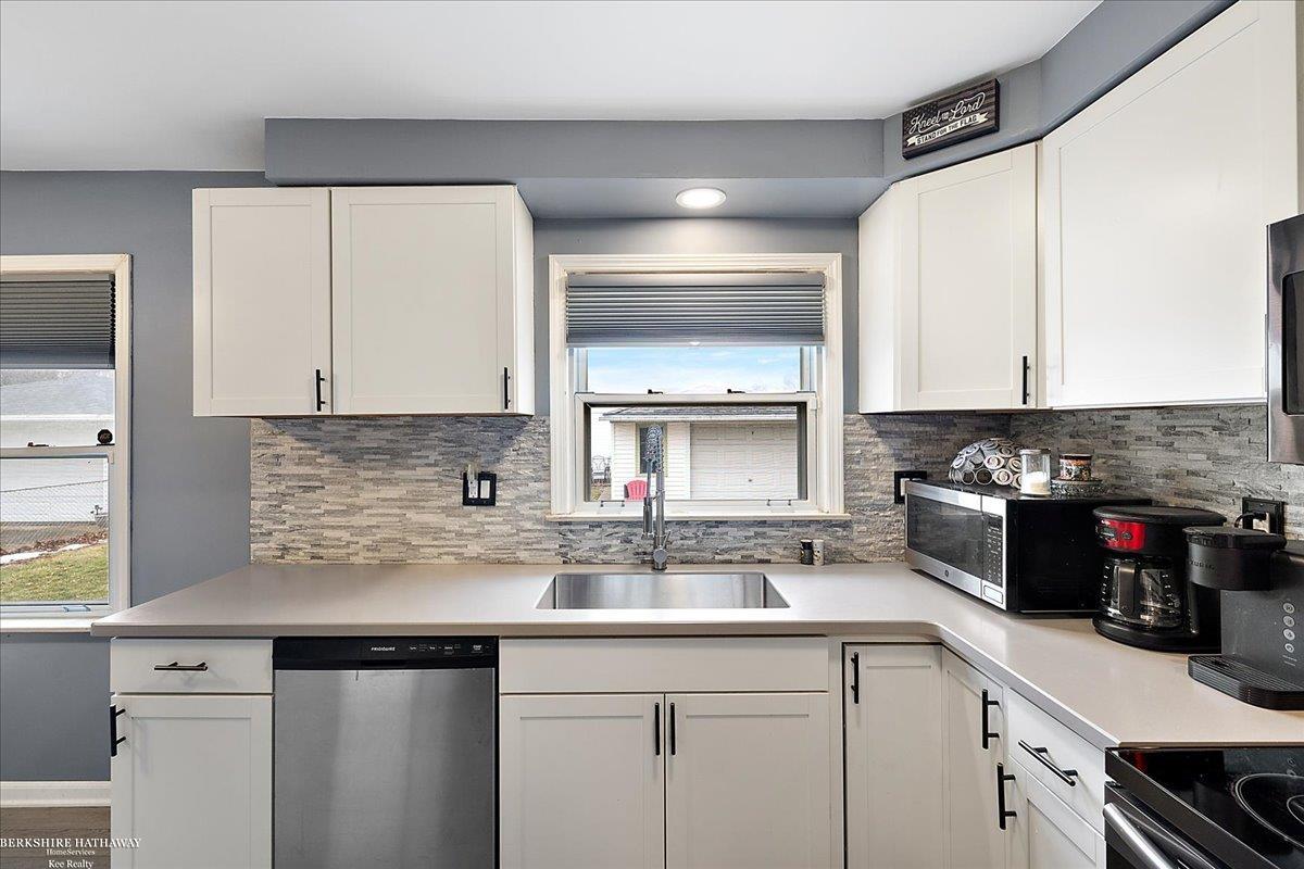 Eastpointe, Michigan 48021, United States, 3 Bedrooms Bedrooms, ,1 BathroomBathrooms,Residential,Pending,114556