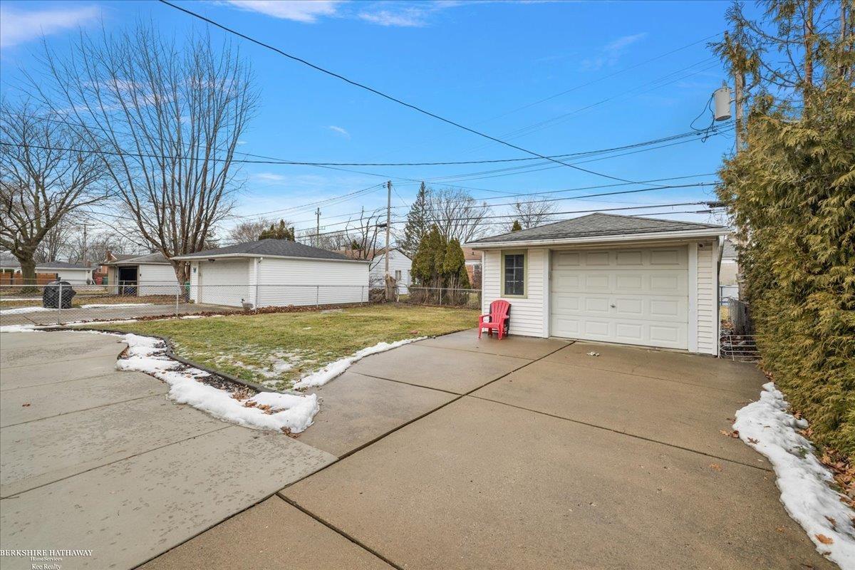 Eastpointe, Michigan 48021, United States, 3 Bedrooms Bedrooms, ,1 BathroomBathrooms,Residential,Pending,114556