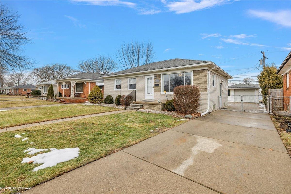 Eastpointe, Michigan 48021, United States, 3 Bedrooms Bedrooms, ,1 BathroomBathrooms,Residential,Pending,114556