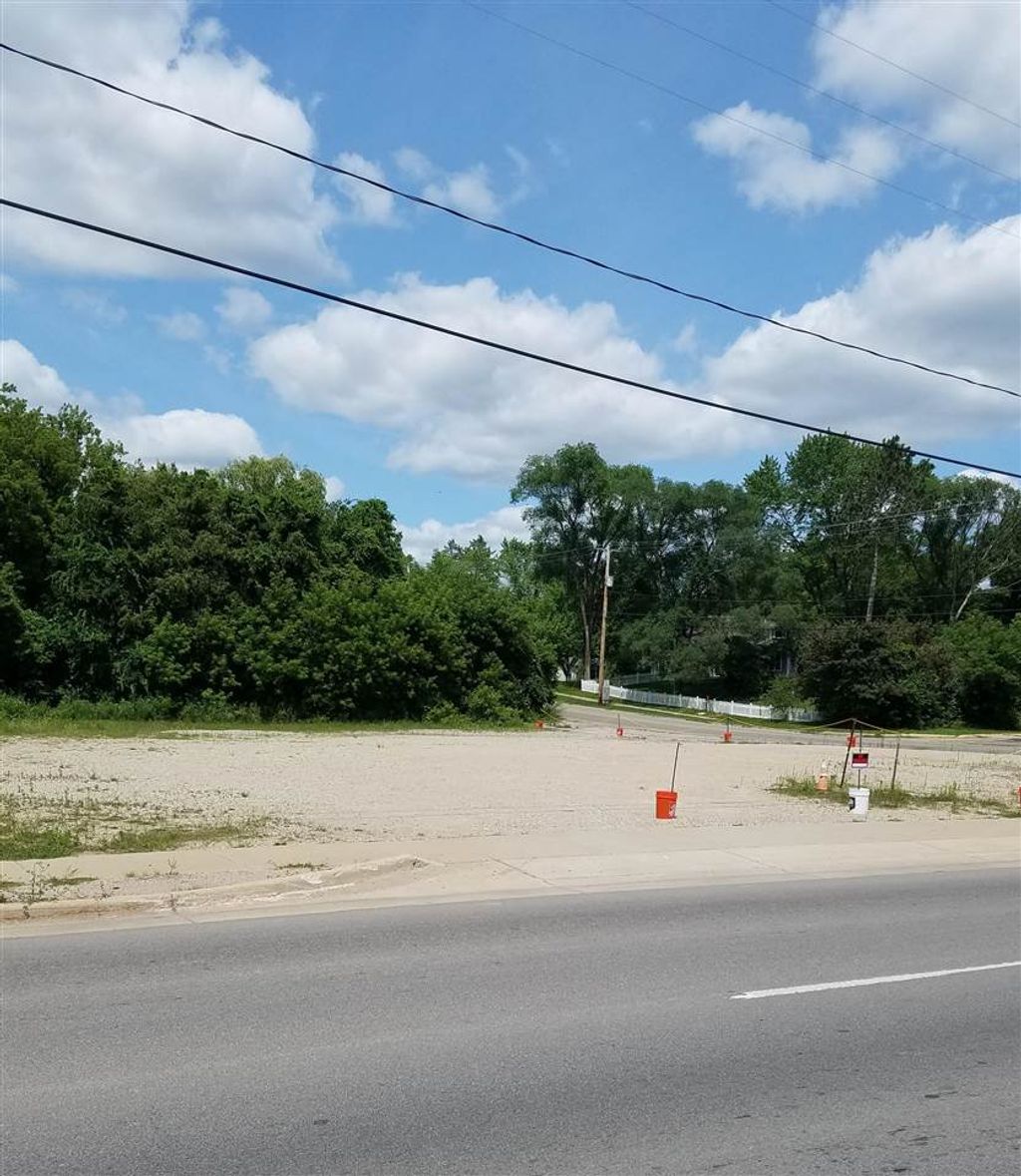 Photo of 700 W Cedar Avenue, Gladwin, MI 48624 (MLS # 50047331)