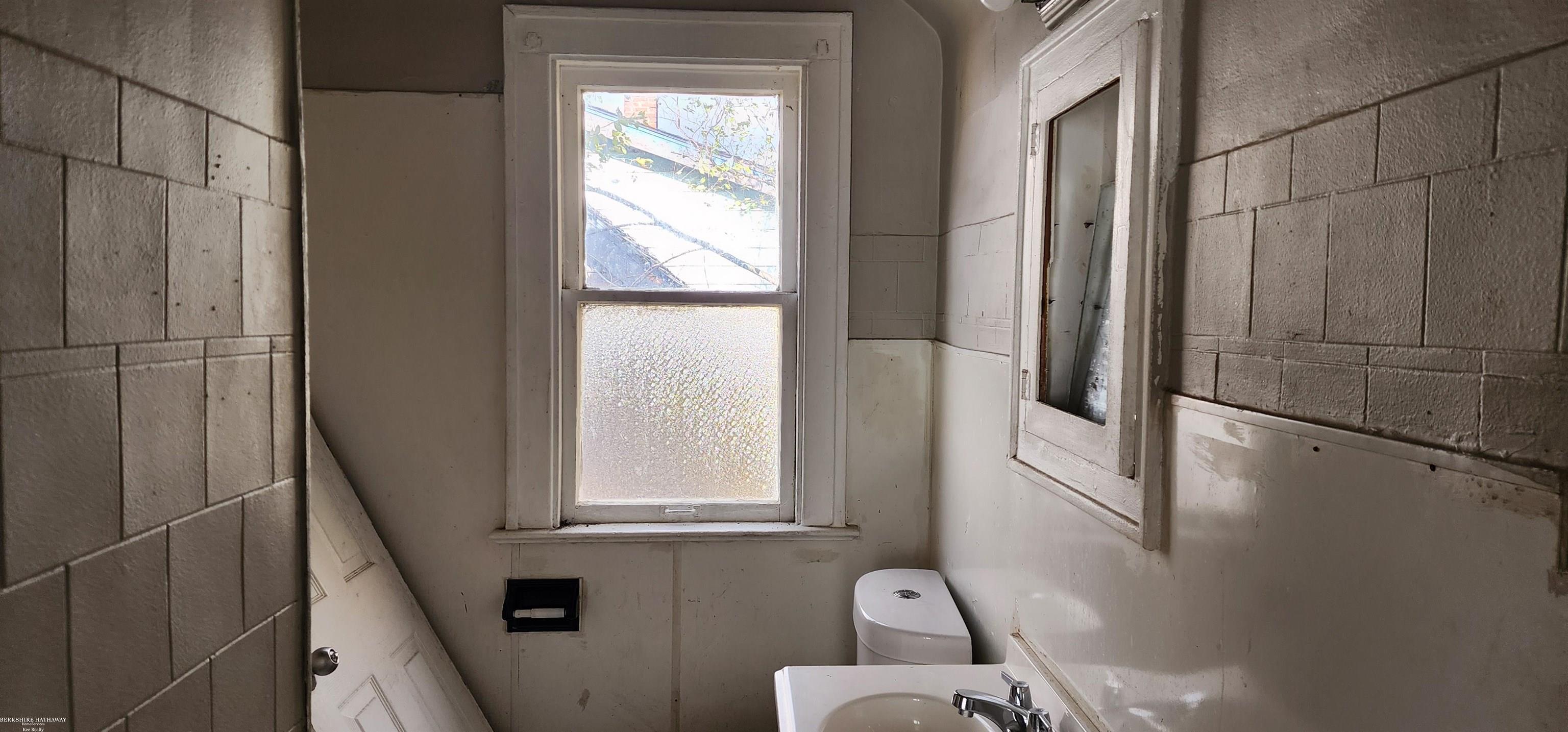 Detroit, Michigan 48227, United States, 3 Bedrooms Bedrooms, ,2 BathroomsBathrooms,Residential,Active,32262