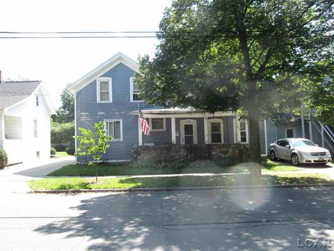 Photo for 1012 E Maple Street