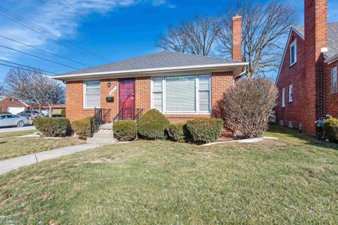 A home in Harper Woods