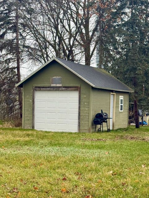 A home in Maple Rapids
