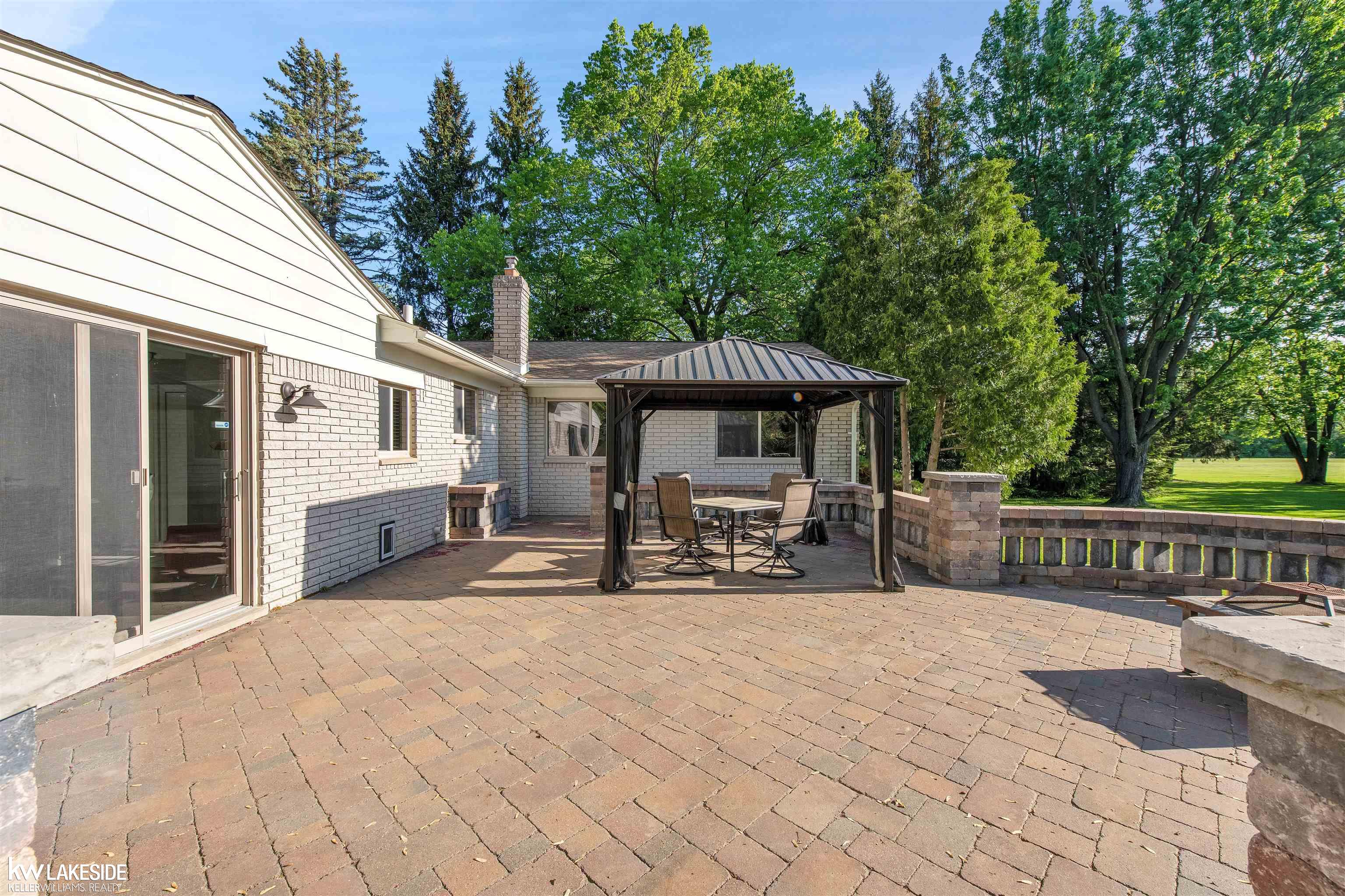 Photo 43 of 66 of 3580 Fernleigh Dr. house