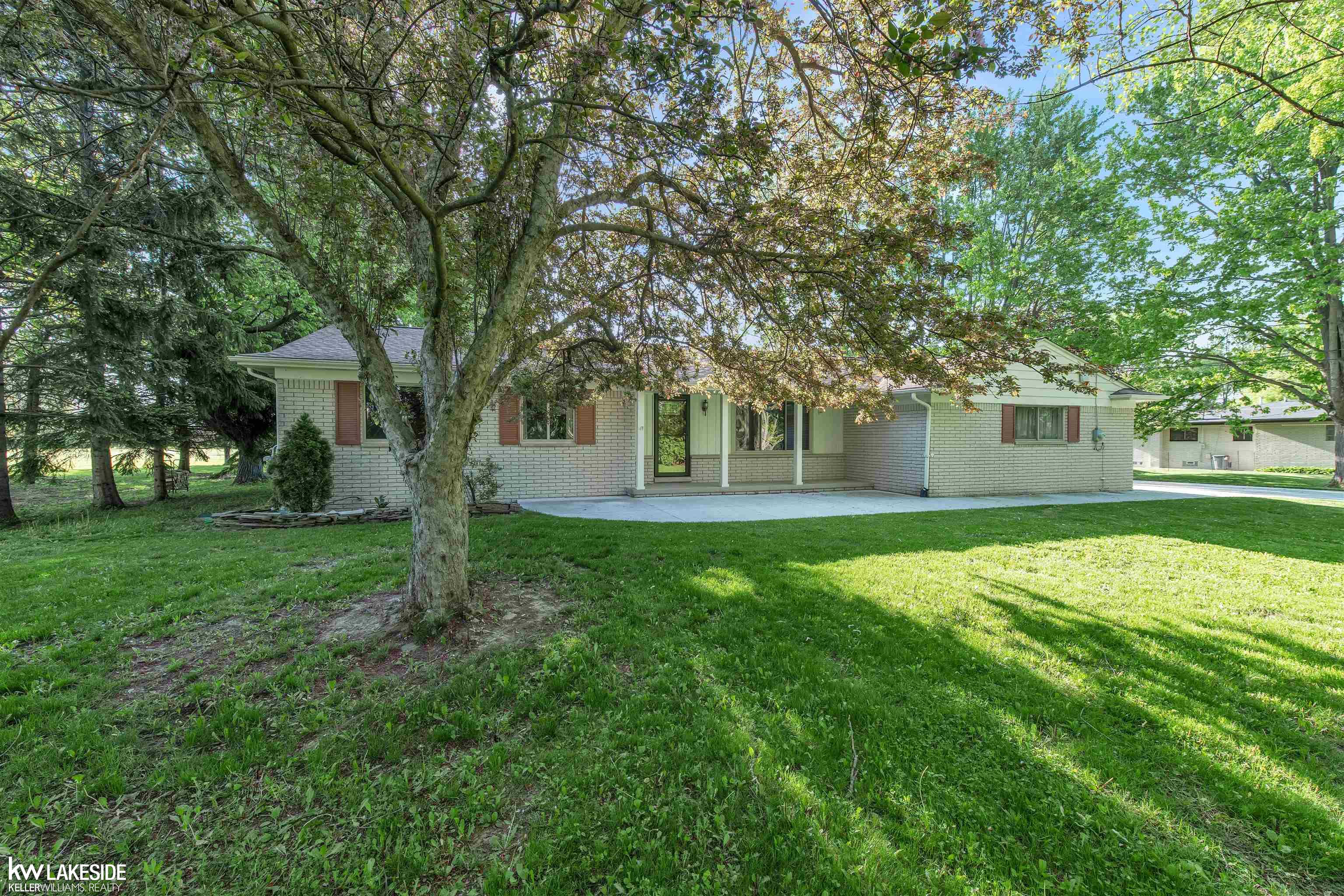 Photo 6 of 66 of 3580 Fernleigh Dr. house