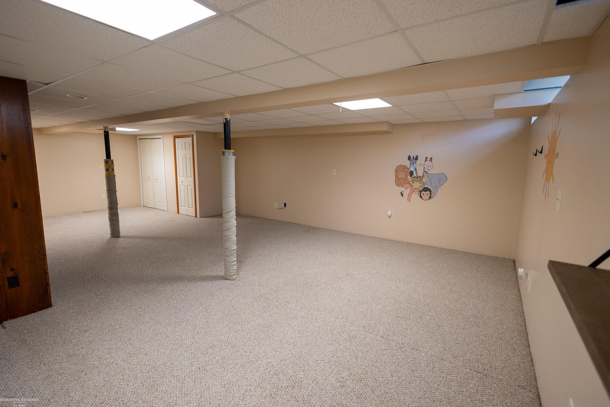 Novi, Michigan 48375, United States, 4 Bedrooms Bedrooms, ,3 BathroomsBathrooms,Residential,Pending,150322