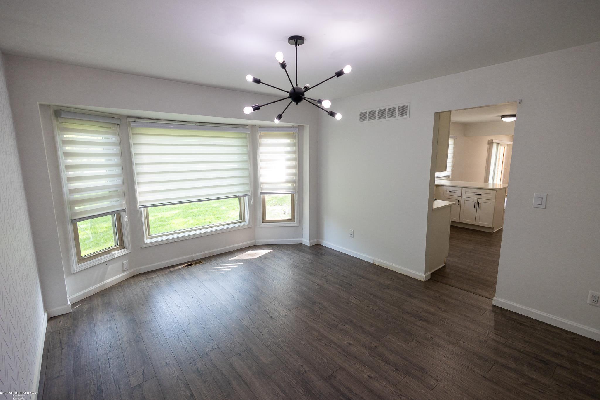 Novi, Michigan 48375, United States, 4 Bedrooms Bedrooms, ,3 BathroomsBathrooms,Residential,Pending,150322