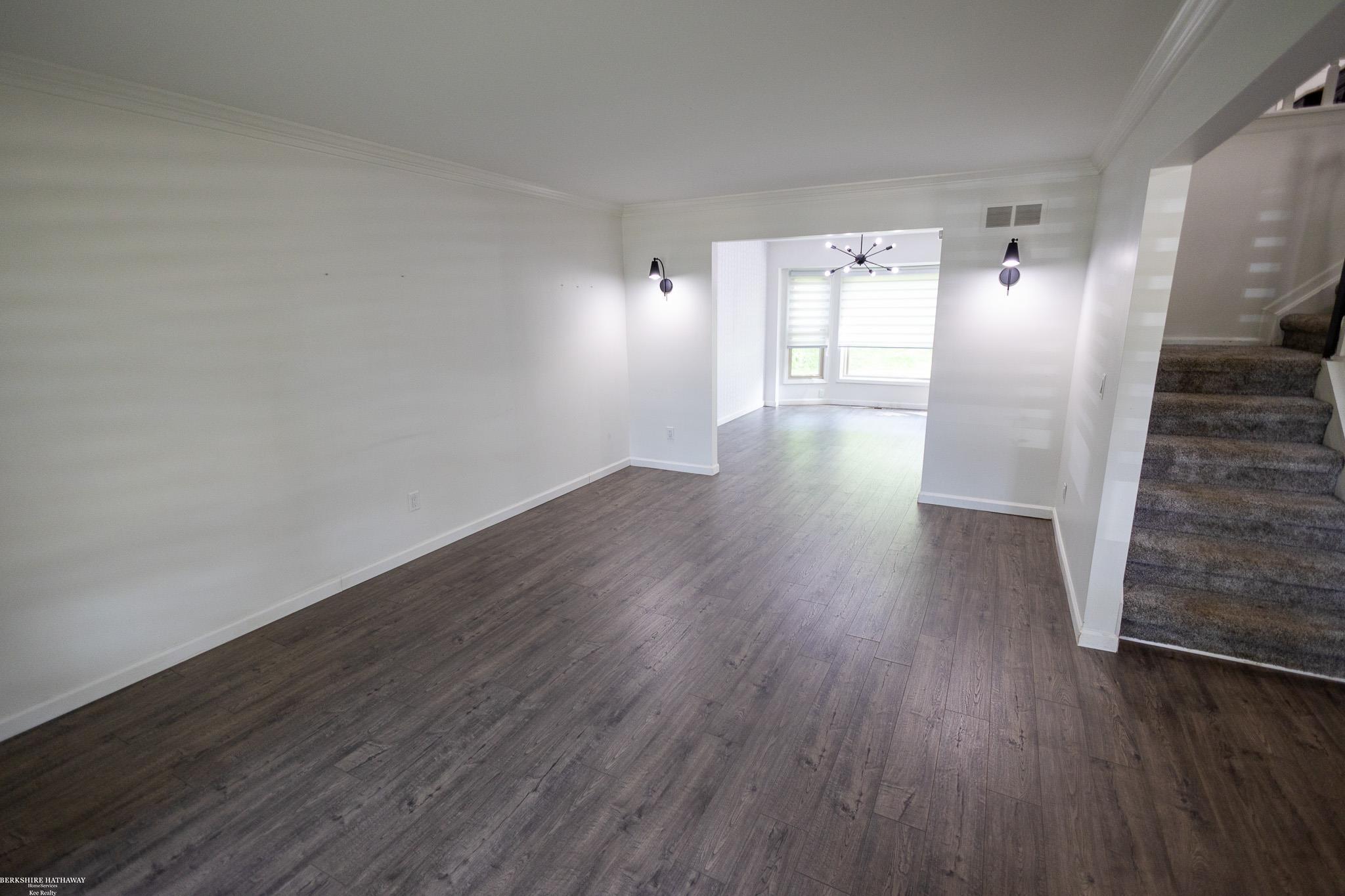 Novi, Michigan 48375, United States, 4 Bedrooms Bedrooms, ,3 BathroomsBathrooms,Residential,Pending,150322