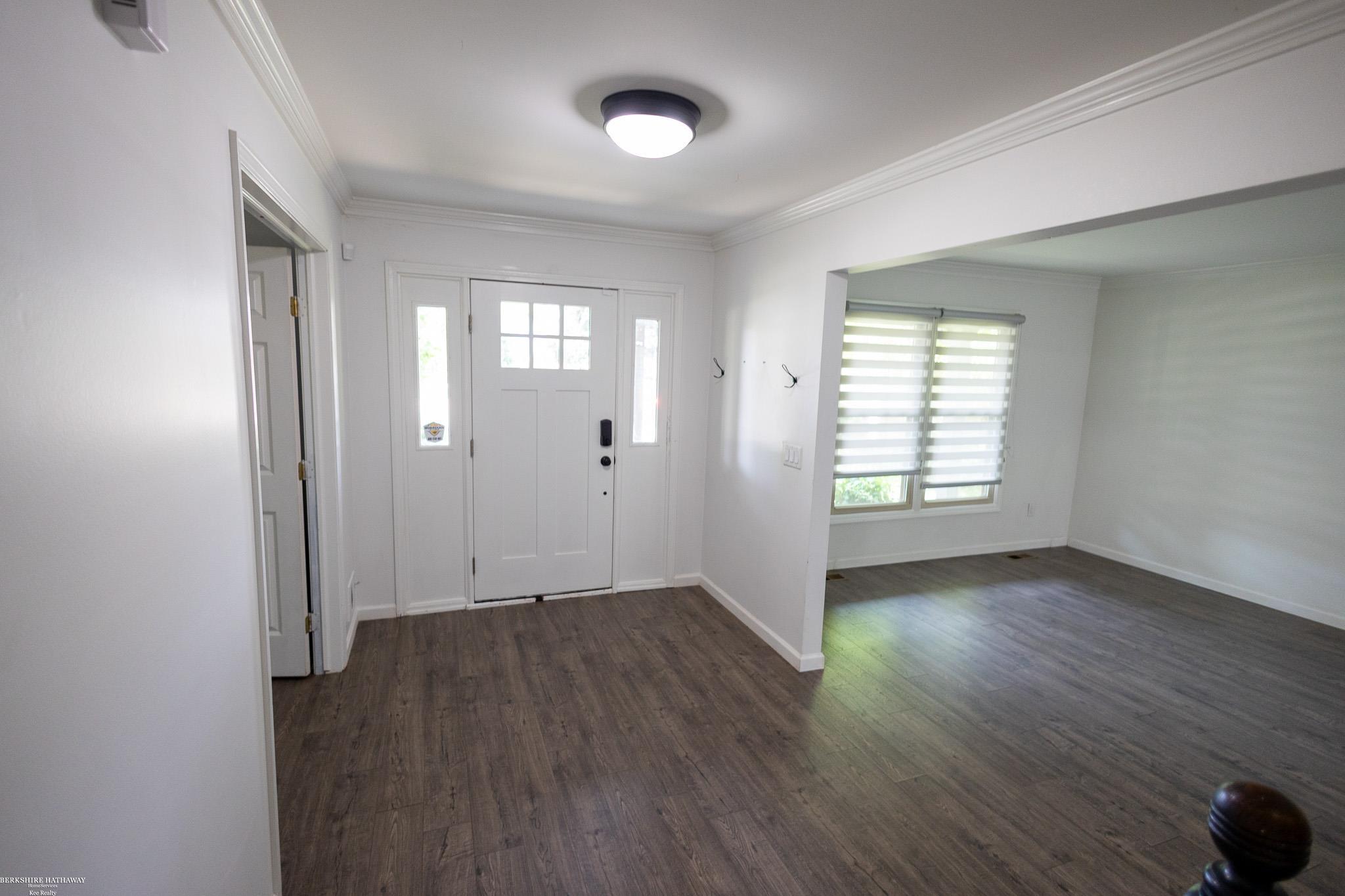 Novi, Michigan 48375, United States, 4 Bedrooms Bedrooms, ,3 BathroomsBathrooms,Residential,Pending,150322