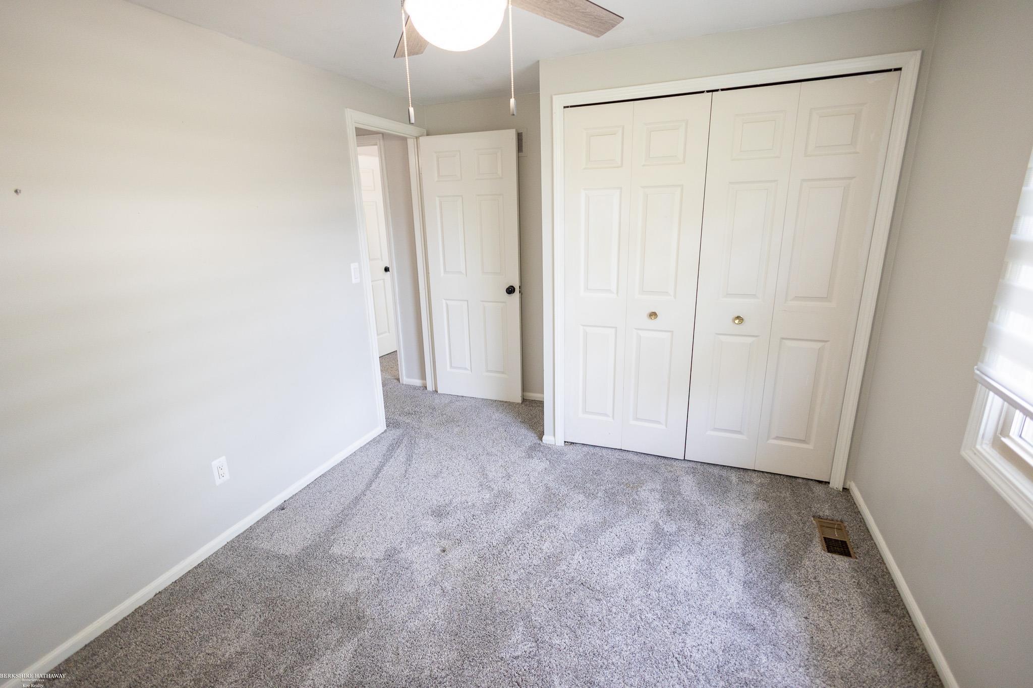 Novi, Michigan 48375, United States, 4 Bedrooms Bedrooms, ,3 BathroomsBathrooms,Residential,Pending,150322