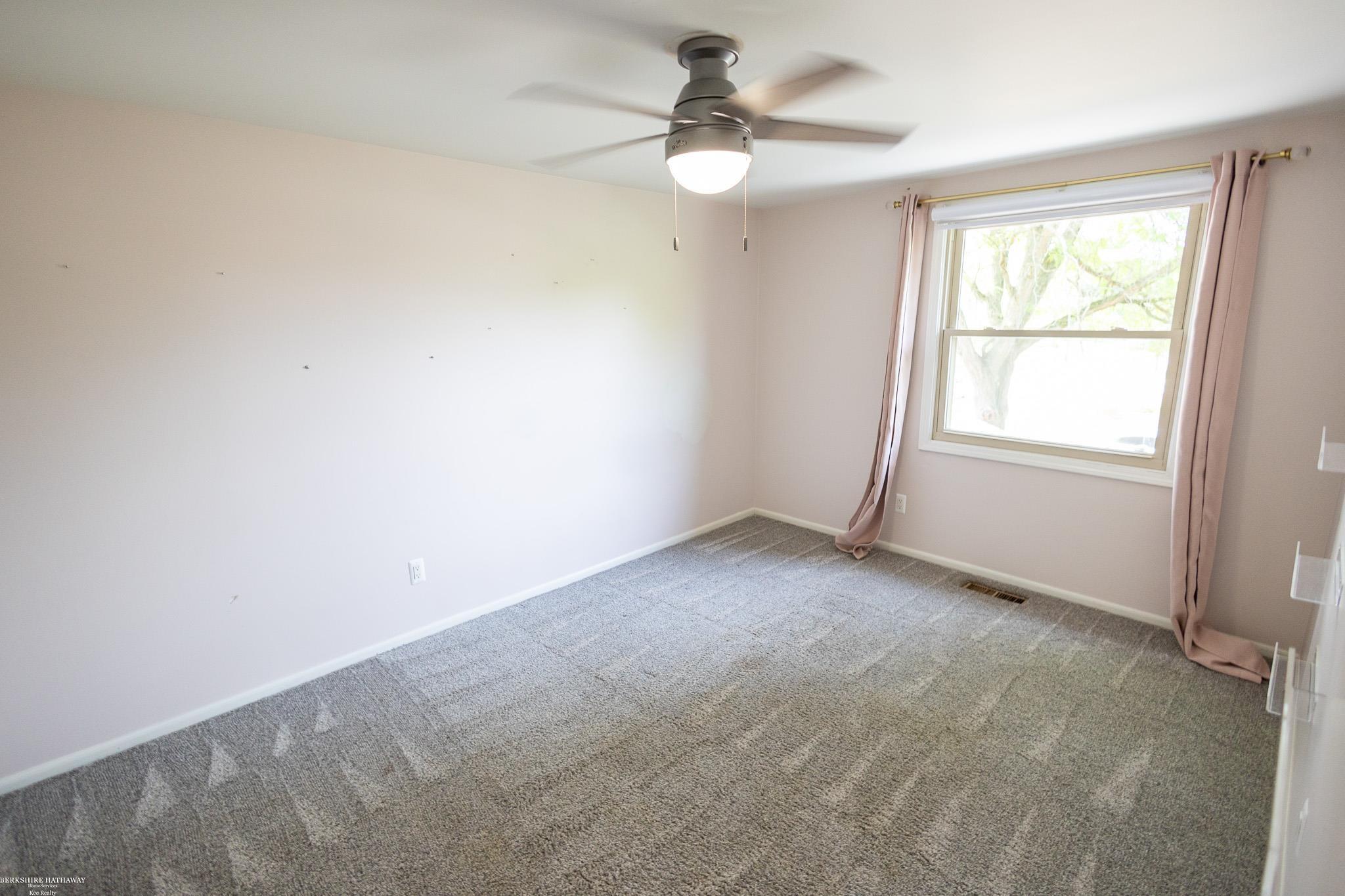 Novi, Michigan 48375, United States, 4 Bedrooms Bedrooms, ,3 BathroomsBathrooms,Residential,Pending,150322