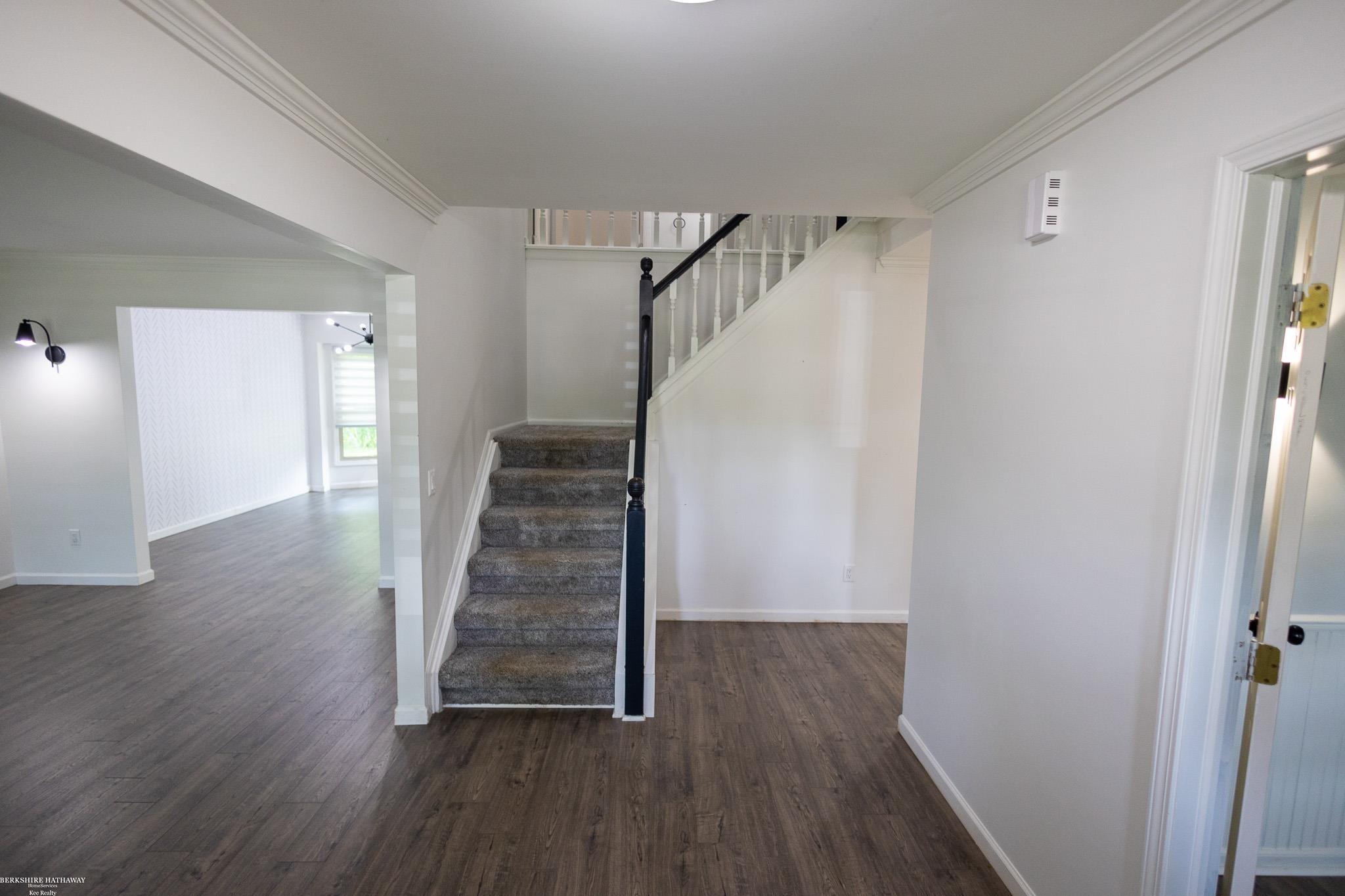 Novi, Michigan 48375, United States, 4 Bedrooms Bedrooms, ,3 BathroomsBathrooms,Residential,Pending,150322