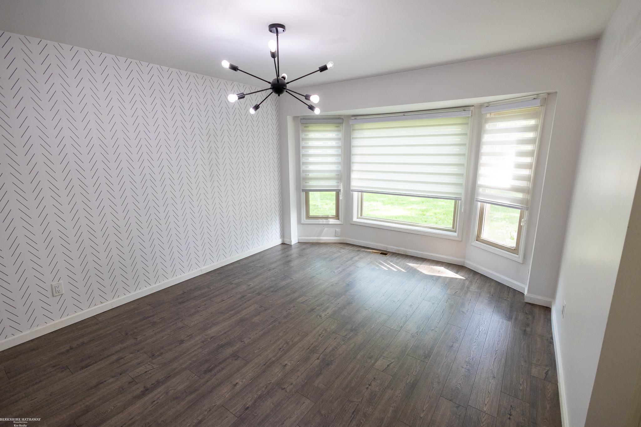 Novi, Michigan 48375, United States, 4 Bedrooms Bedrooms, ,3 BathroomsBathrooms,Residential,Pending,150322