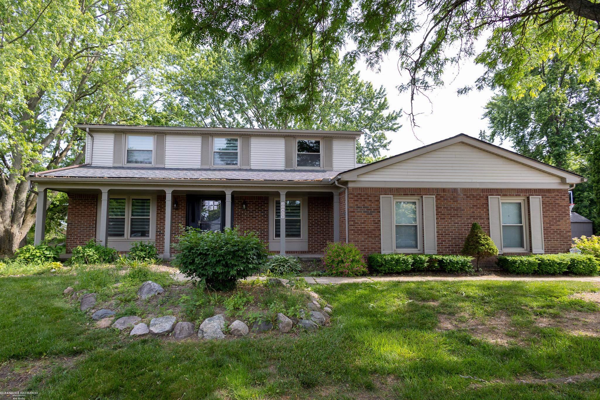 Novi, Michigan 48375, United States, 4 Bedrooms Bedrooms, ,3 BathroomsBathrooms,Residential,Pending,150322