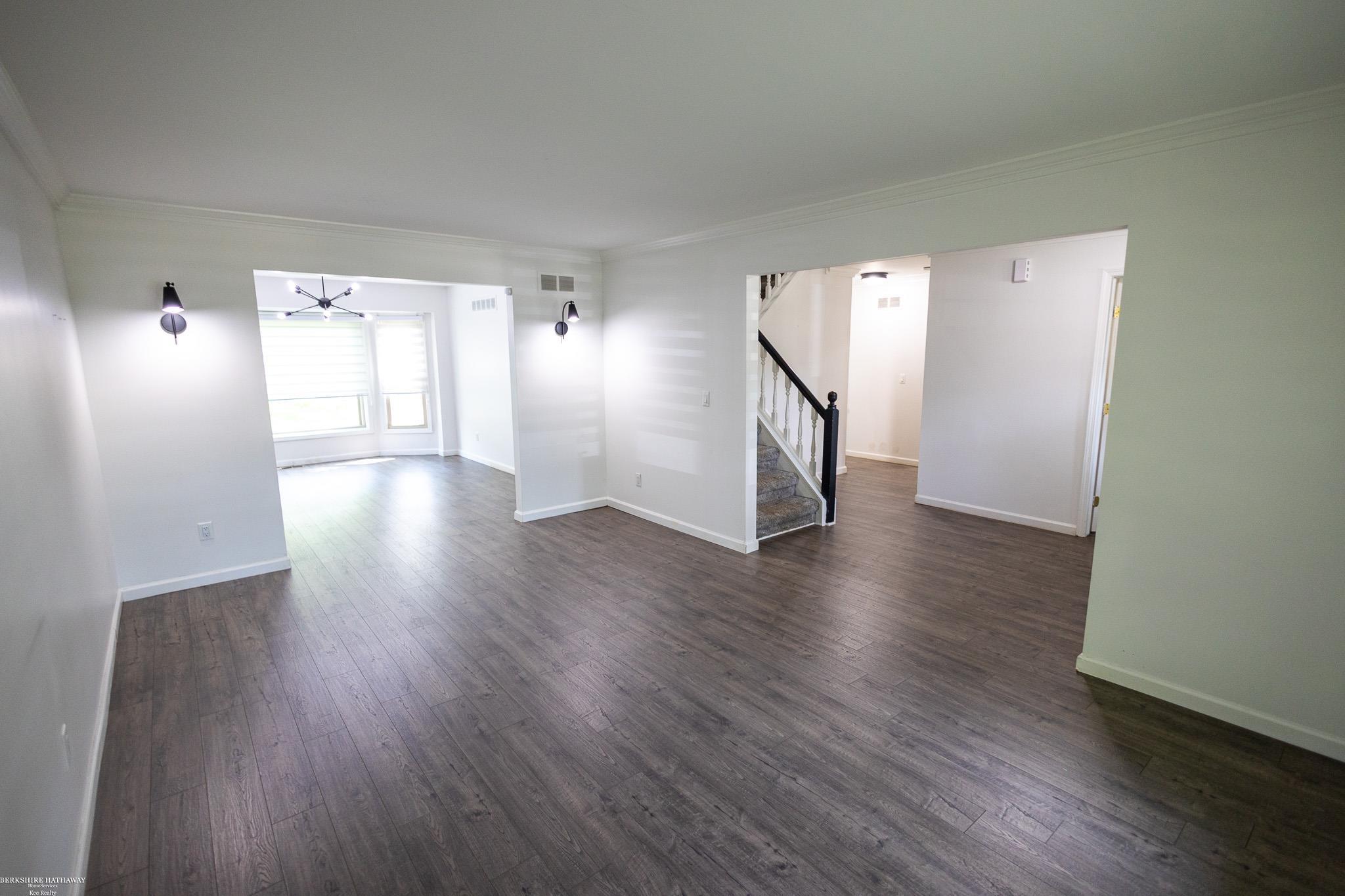 Novi, Michigan 48375, United States, 4 Bedrooms Bedrooms, ,3 BathroomsBathrooms,Residential,Pending,150322