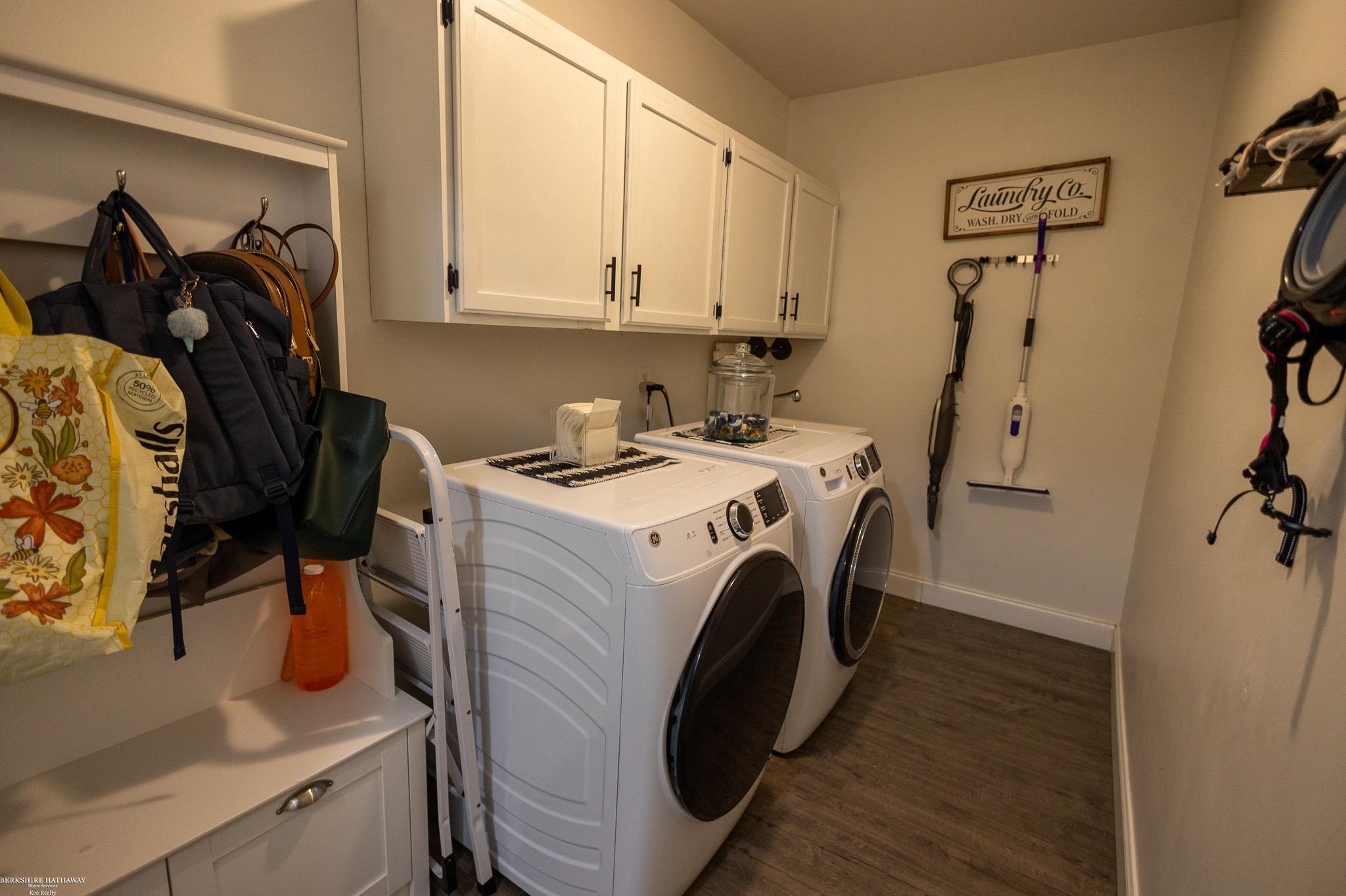 Novi, Michigan 48375, United States, 4 Bedrooms Bedrooms, ,3 BathroomsBathrooms,Residential,Pending,150322