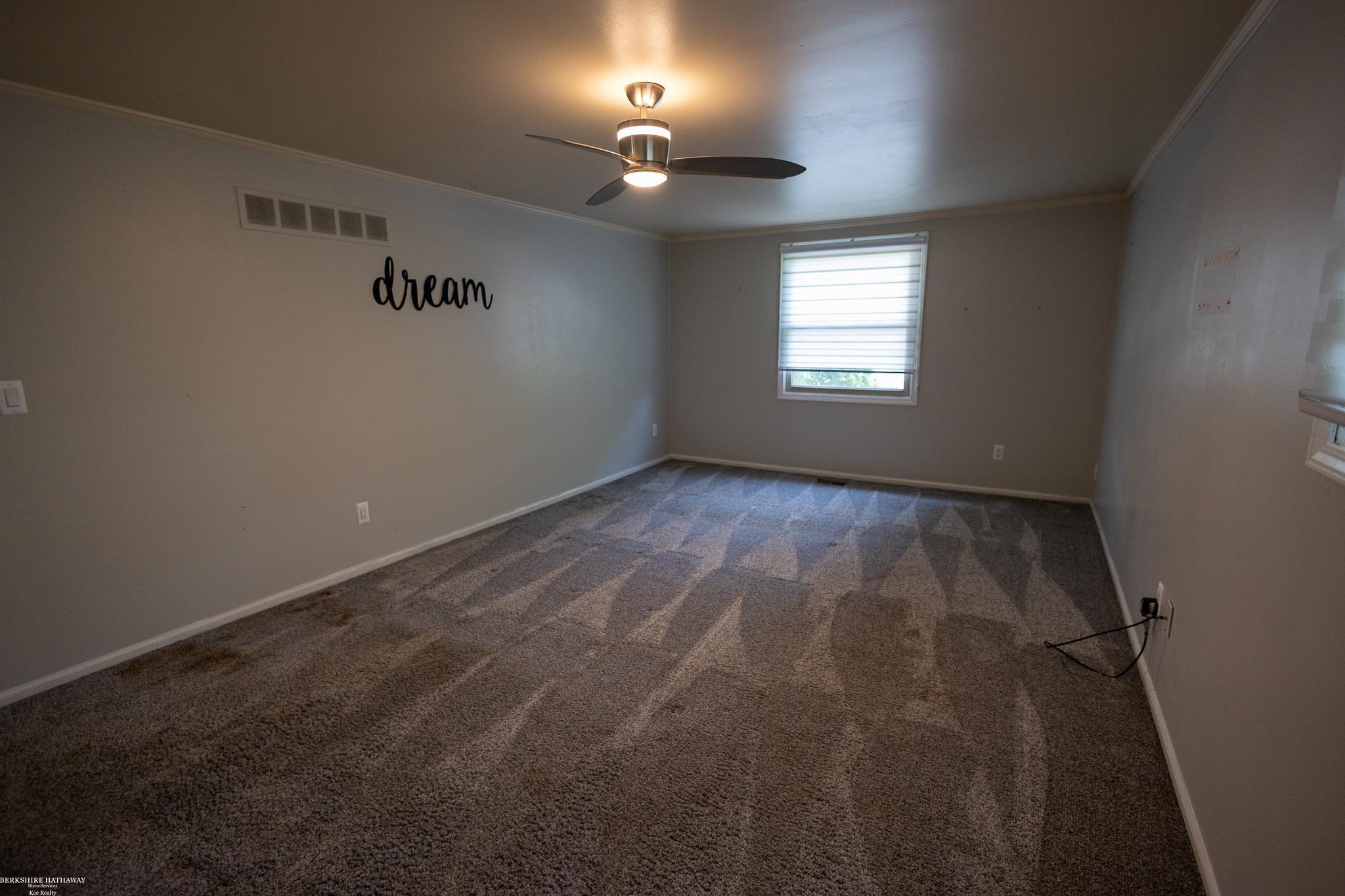 Novi, Michigan 48375, United States, 4 Bedrooms Bedrooms, ,3 BathroomsBathrooms,Residential,Pending,150322