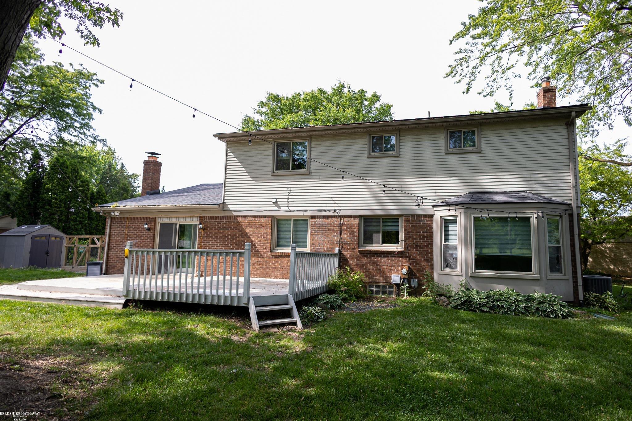 Novi, Michigan 48375, United States, 4 Bedrooms Bedrooms, ,3 BathroomsBathrooms,Residential,Pending,150322