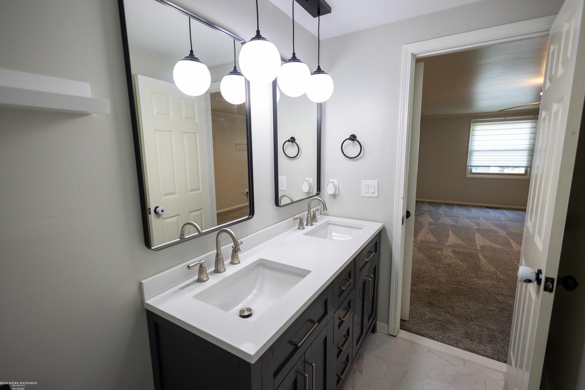 Novi, Michigan 48375, United States, 4 Bedrooms Bedrooms, ,3 BathroomsBathrooms,Residential,Pending,150322