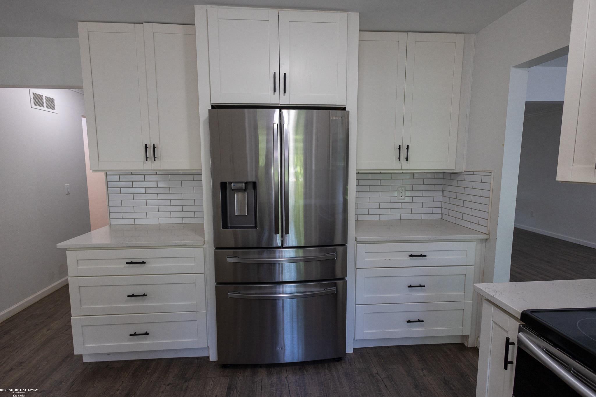 Novi, Michigan 48375, United States, 4 Bedrooms Bedrooms, ,3 BathroomsBathrooms,Residential,Pending,150322