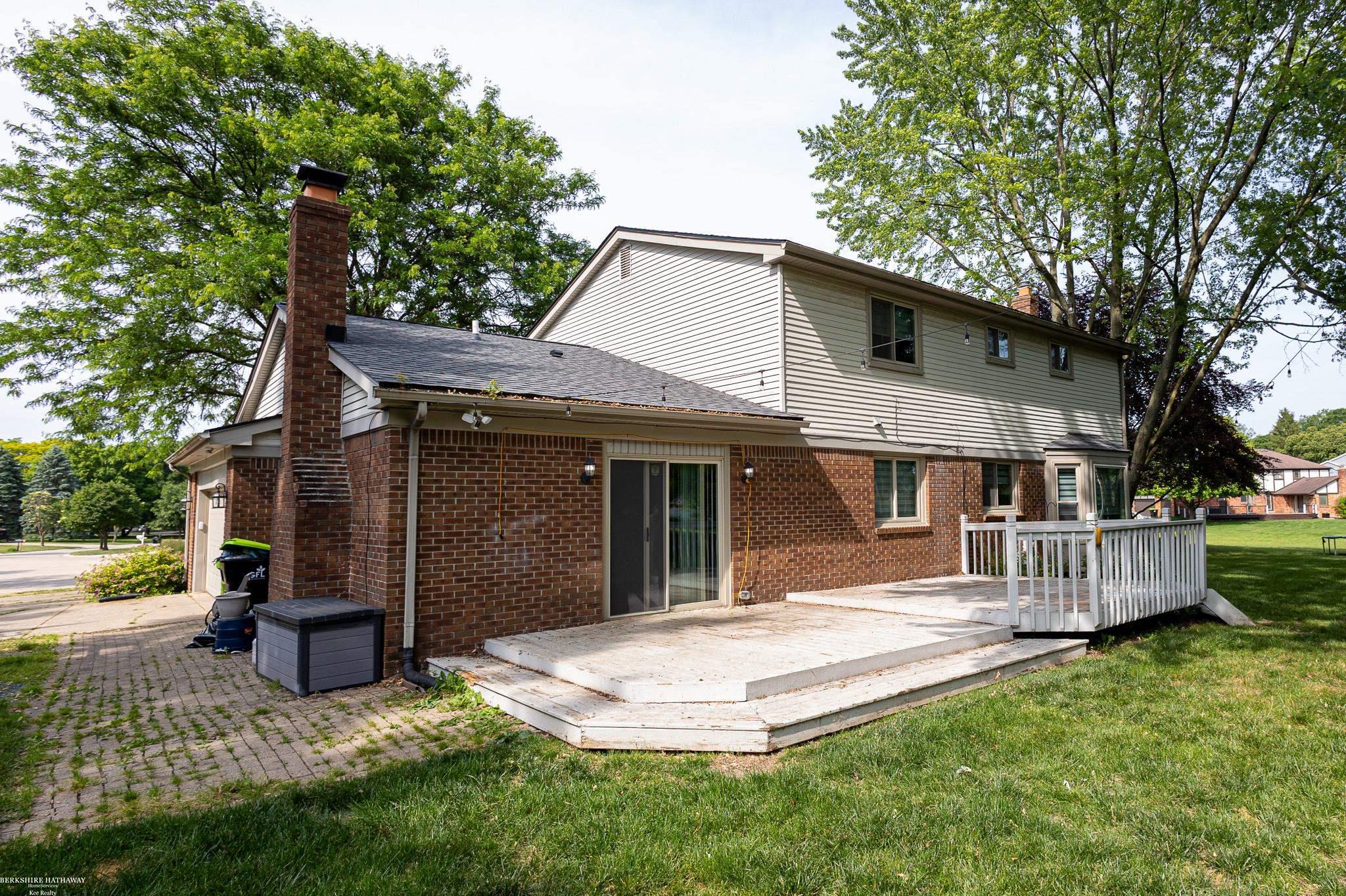 Novi, Michigan 48375, United States, 4 Bedrooms Bedrooms, ,3 BathroomsBathrooms,Residential,Pending,150322