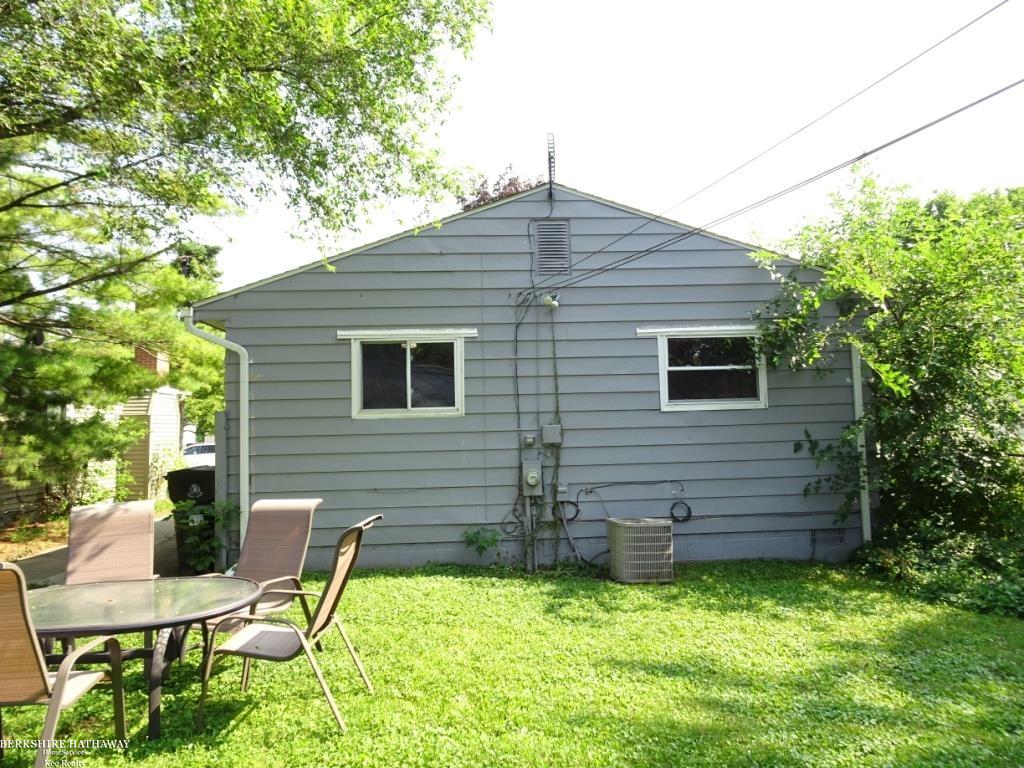 Roseville, Michigan 48066, United States, 3 Bedrooms Bedrooms, ,1 BathroomBathrooms,Residential,Active,174545