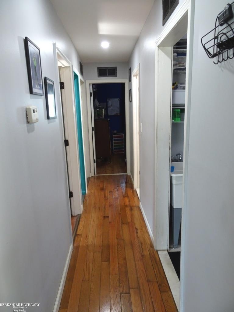 Roseville, Michigan 48066, United States, 3 Bedrooms Bedrooms, ,1 BathroomBathrooms,Residential,Active,174545