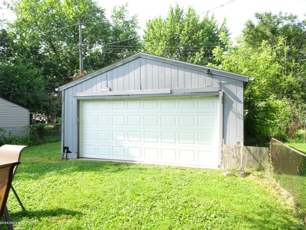 Roseville, Michigan 48066, United States, 3 Bedrooms Bedrooms, ,1 BathroomBathrooms,Residential,Active,174545