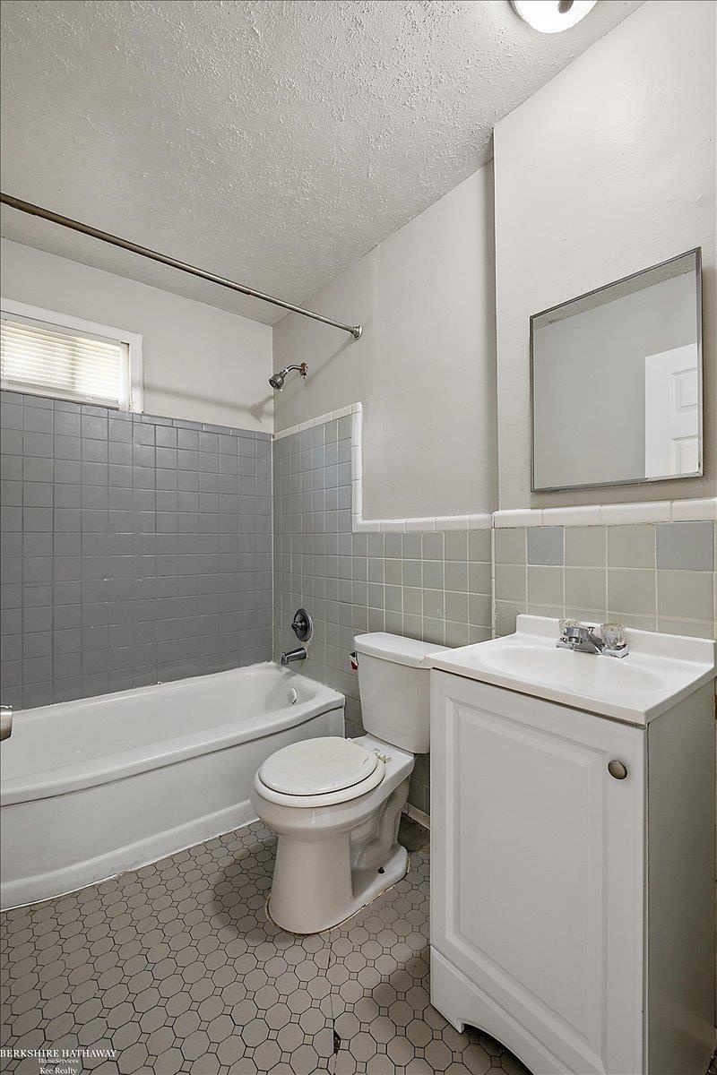 Detroit, Michigan 48219, United States, 3 Bedrooms Bedrooms, ,1 BathroomBathrooms,Residential,Active,144397