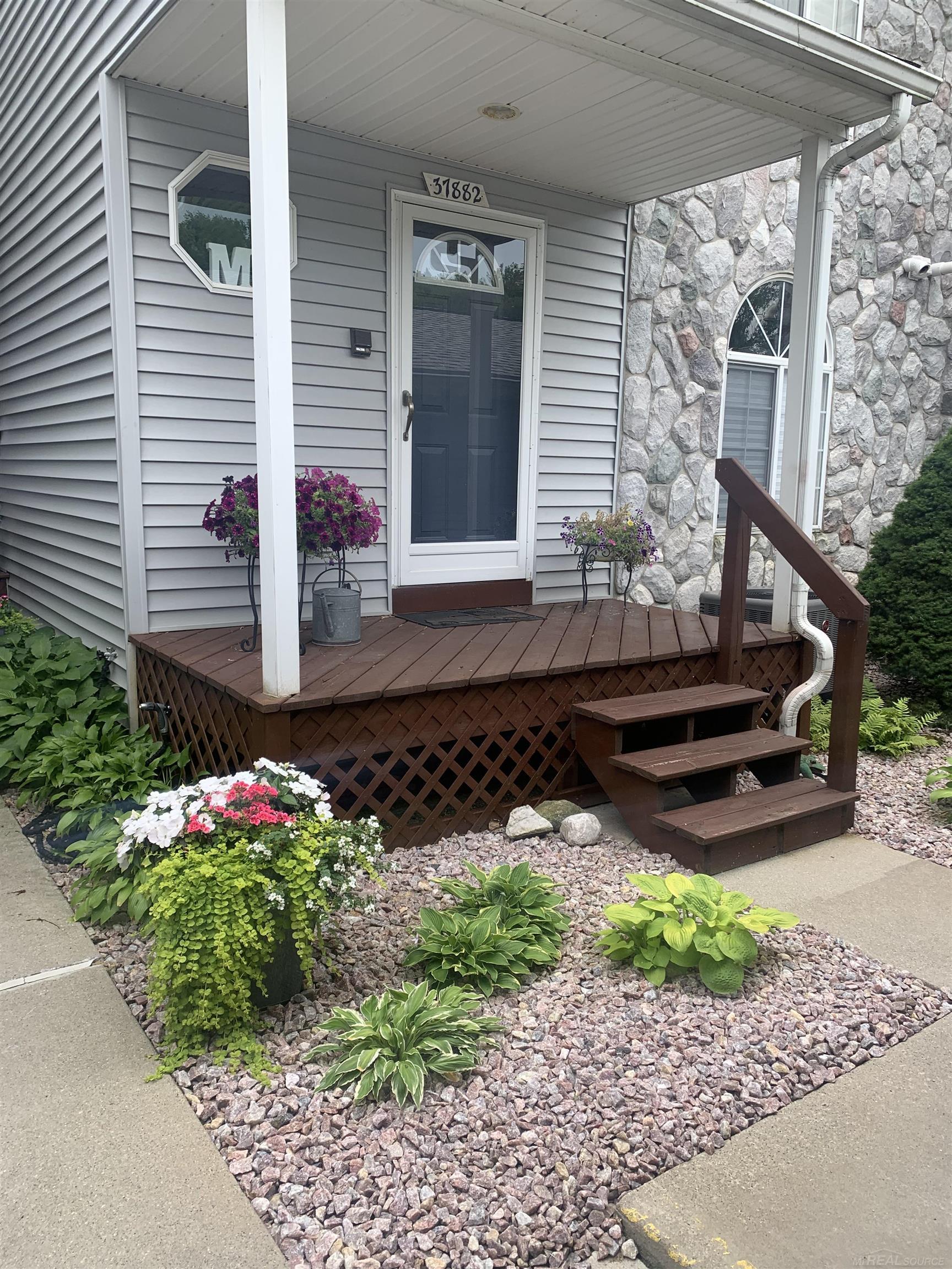 View Harrison Twp, MI 48045 condo