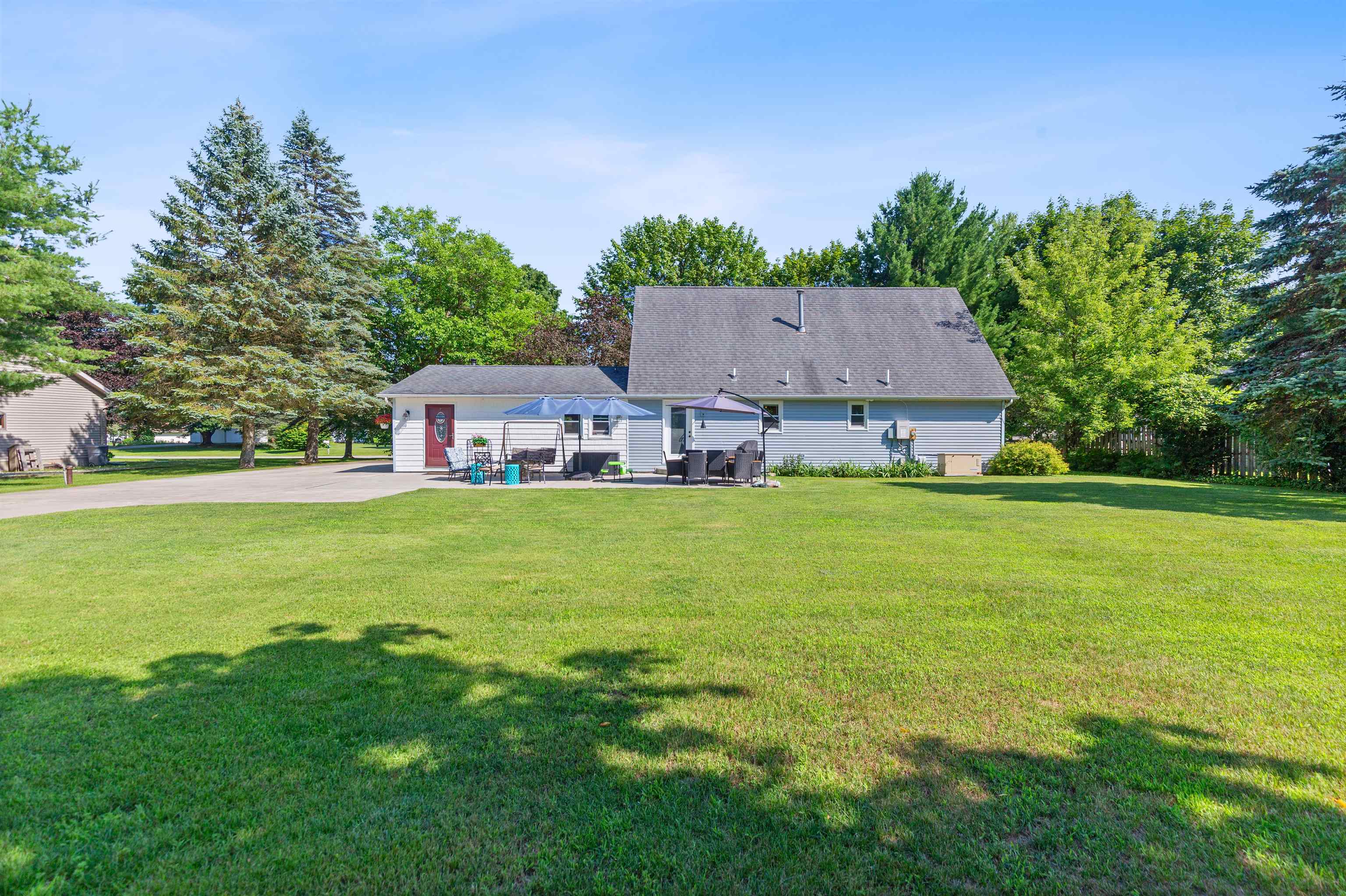 Clyde, Michigan 48049, United States, 4 Bedrooms Bedrooms, ,3 BathroomsBathrooms,Residential,Active,182427