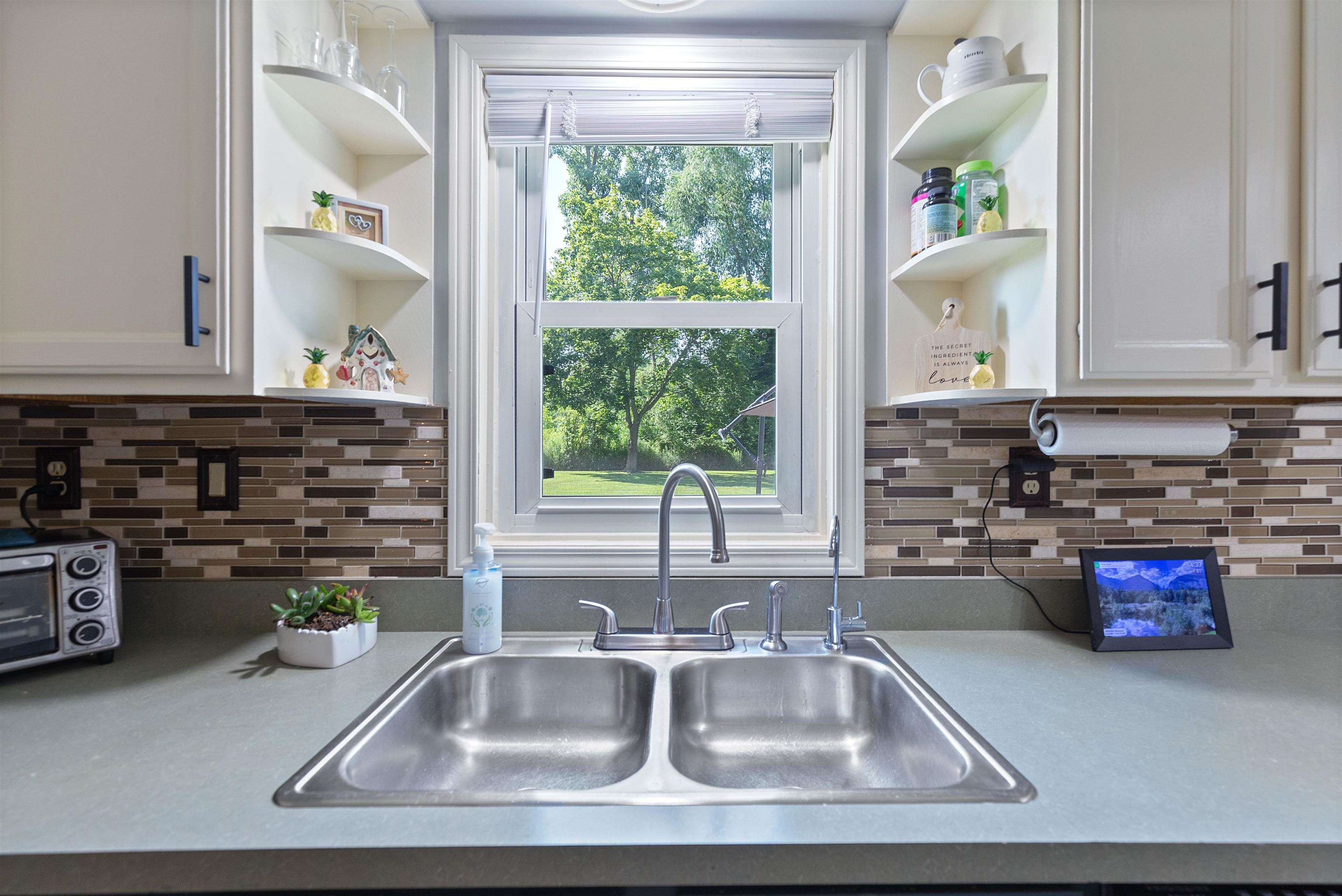 Clyde, Michigan 48049, United States, 4 Bedrooms Bedrooms, ,3 BathroomsBathrooms,Residential,Active,182427