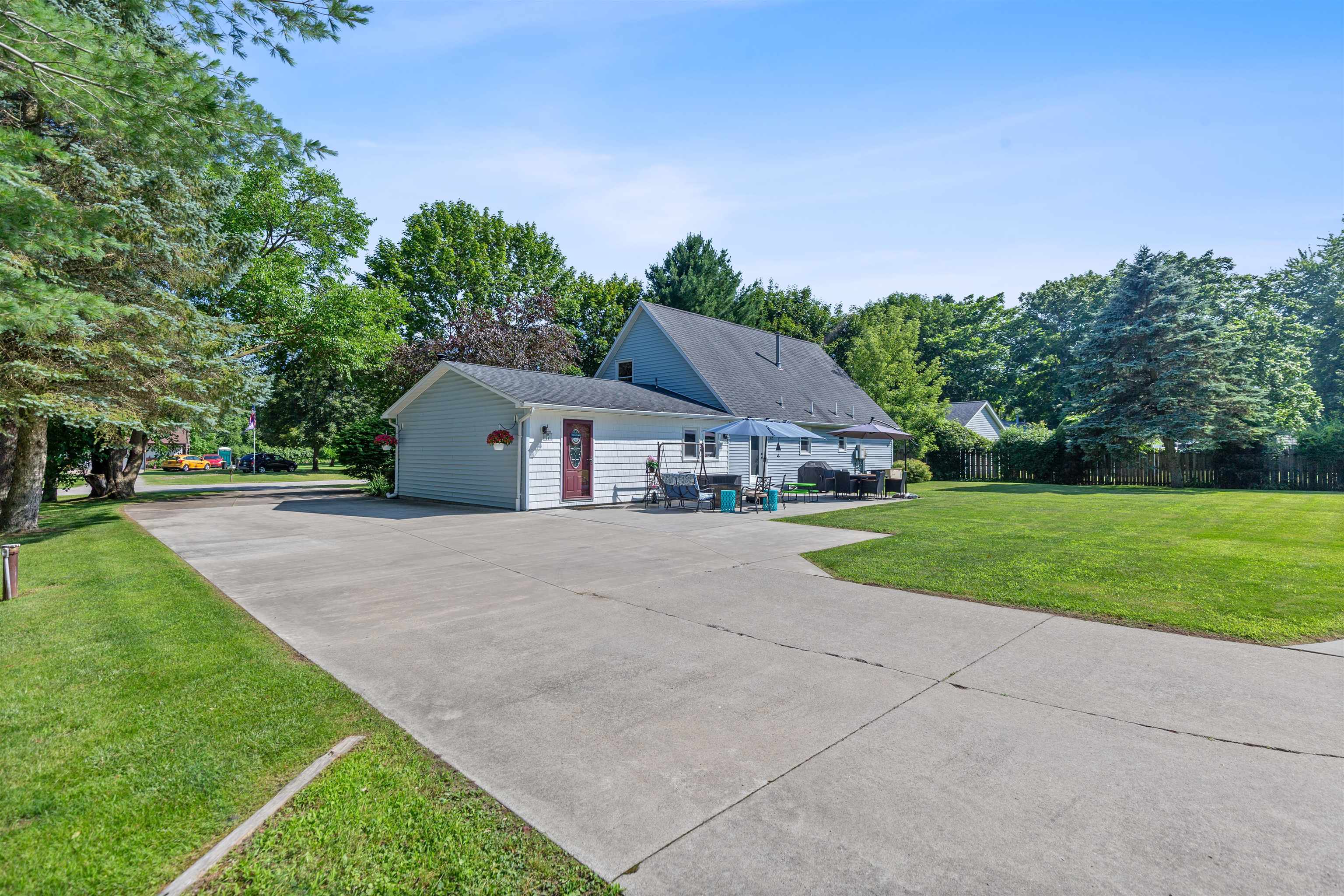 Clyde, Michigan 48049, United States, 4 Bedrooms Bedrooms, ,3 BathroomsBathrooms,Residential,Active,182427