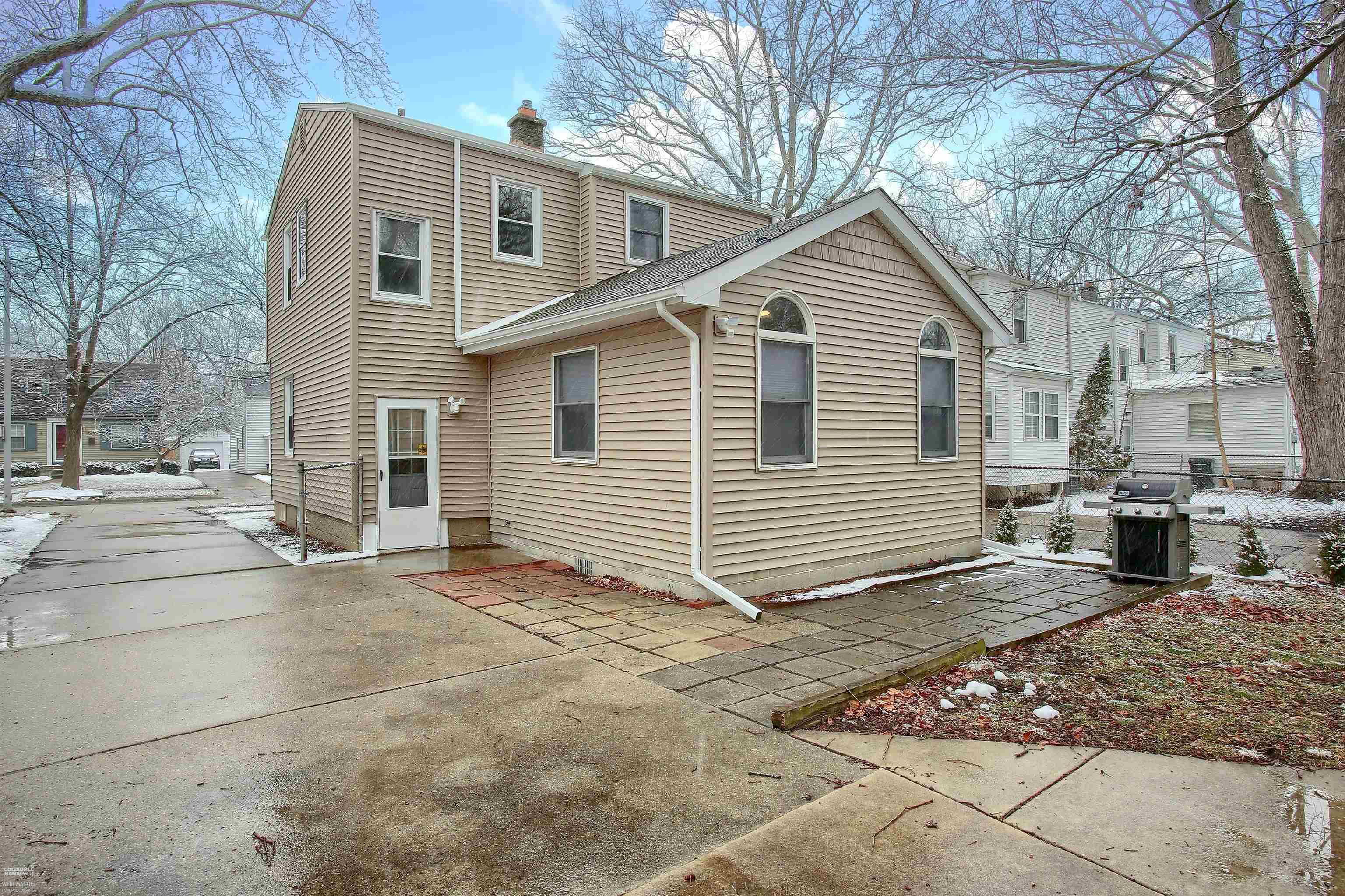 Photo 3 of 26 of 2168 Hampton Rd. house