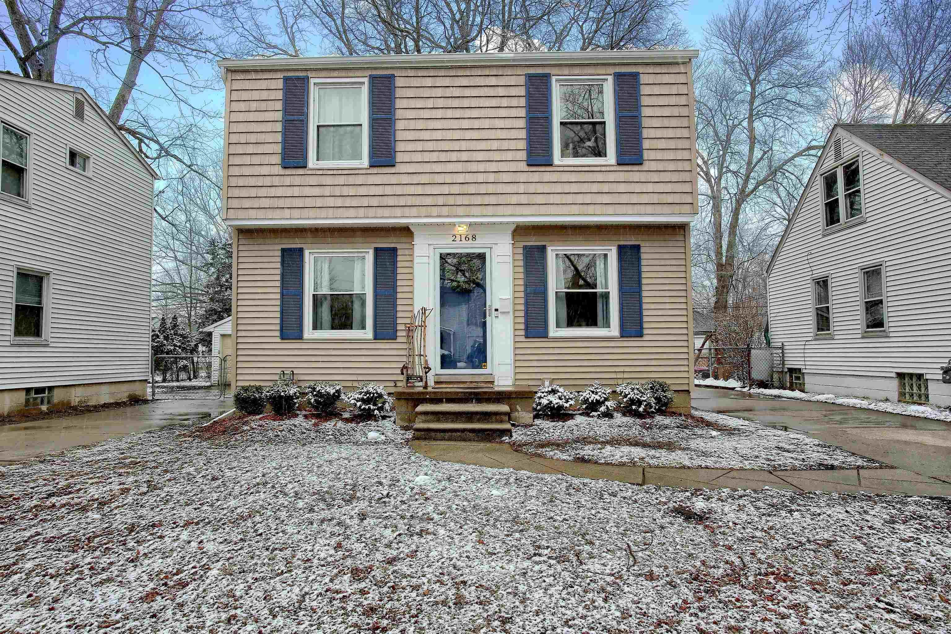 Photo 2 of 26 of 2168 Hampton Rd. house