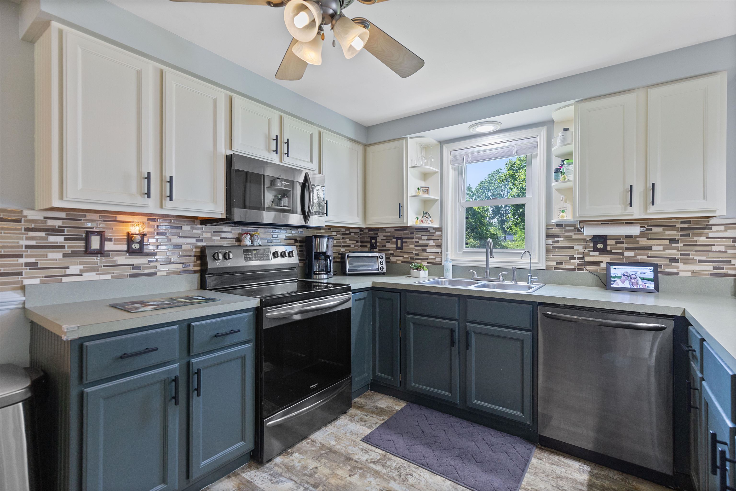 Clyde, Michigan 48049, United States, 4 Bedrooms Bedrooms, ,3 BathroomsBathrooms,Residential,Active,172706