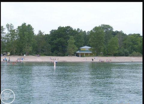 A home in Fort Gratiot