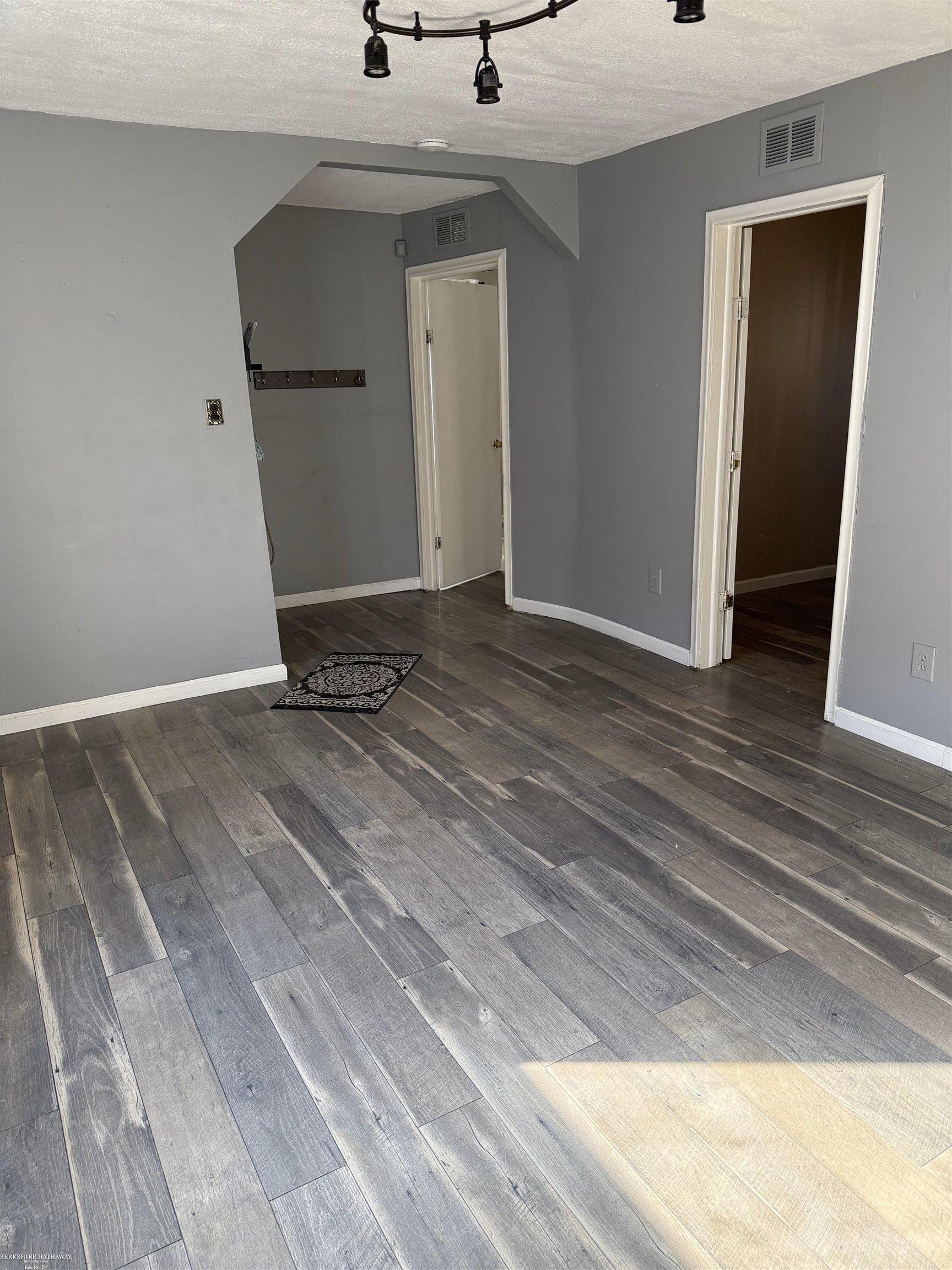 Mount Clemens, Michigan 48043, United States, 2 Bedrooms Bedrooms, ,2 BathroomsBathrooms,Residential,Active,12939