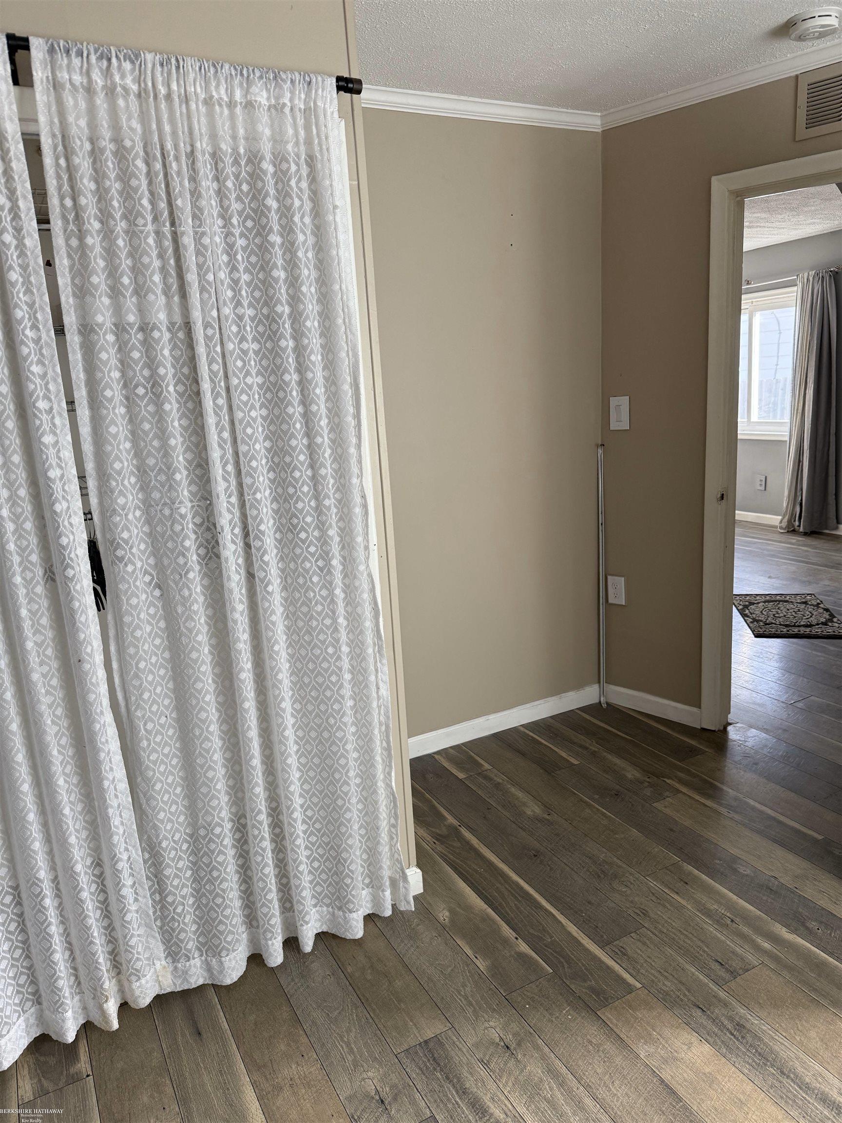 Mount Clemens, Michigan 48043, United States, 2 Bedrooms Bedrooms, ,2 BathroomsBathrooms,Residential,Active,12939