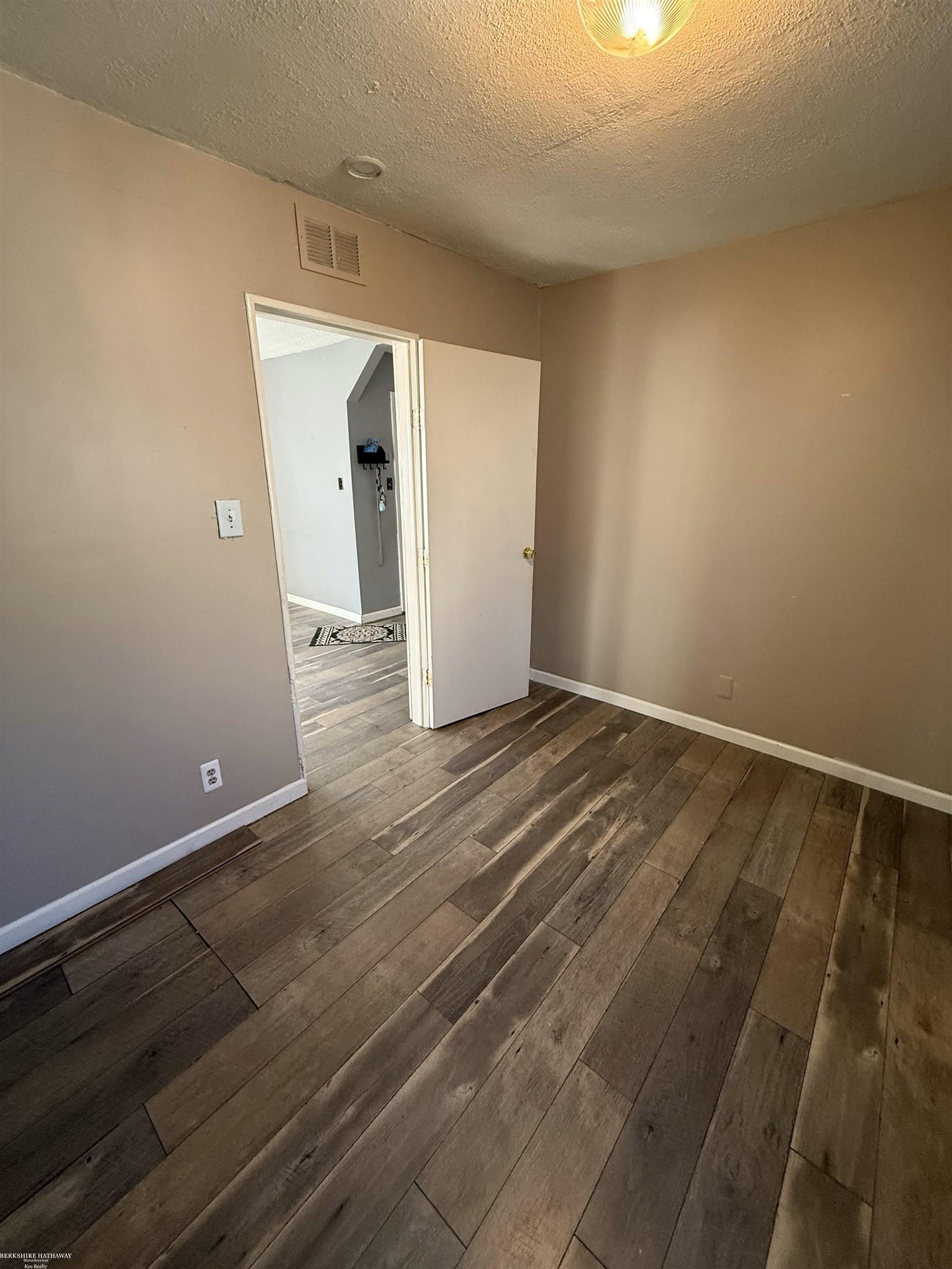 Mount Clemens, Michigan 48043, United States, 2 Bedrooms Bedrooms, ,2 BathroomsBathrooms,Residential,Active,12939