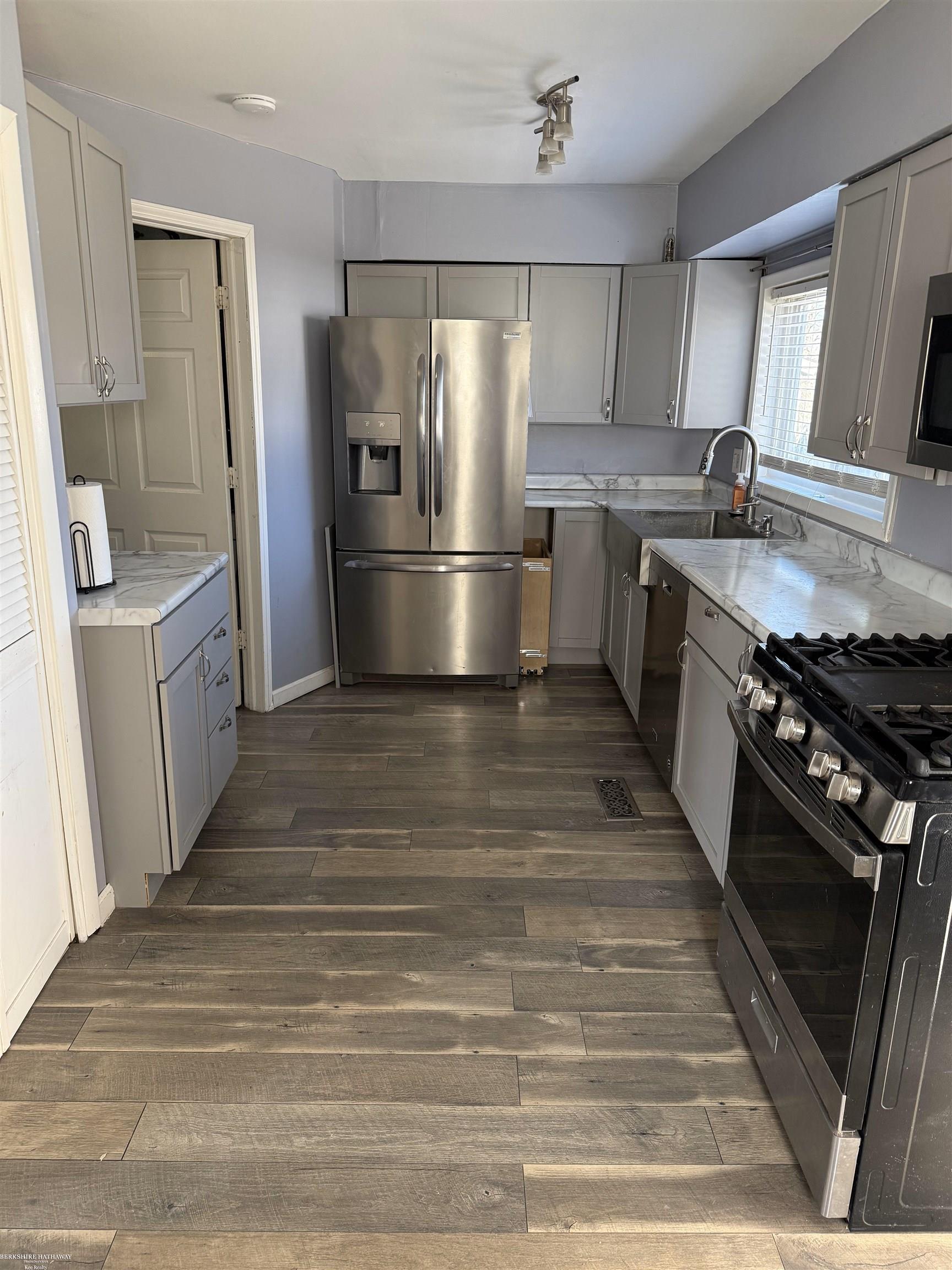 Mount Clemens, Michigan 48043, United States, 2 Bedrooms Bedrooms, ,2 BathroomsBathrooms,Residential,Active,12939