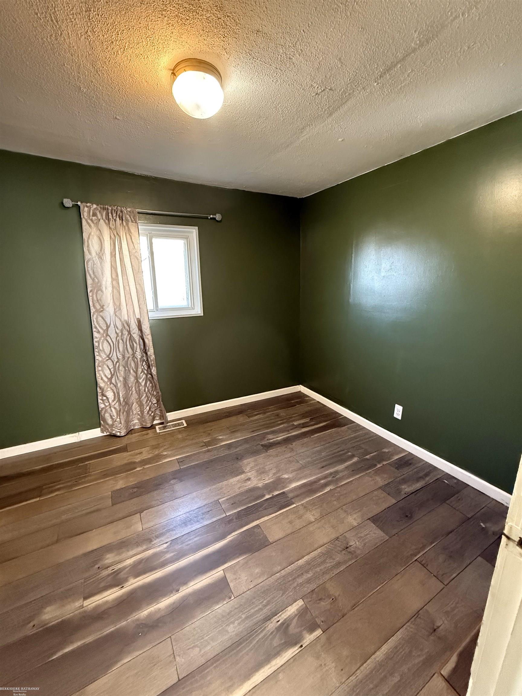 Mount Clemens, Michigan 48043, United States, 2 Bedrooms Bedrooms, ,2 BathroomsBathrooms,Residential,Active,12939