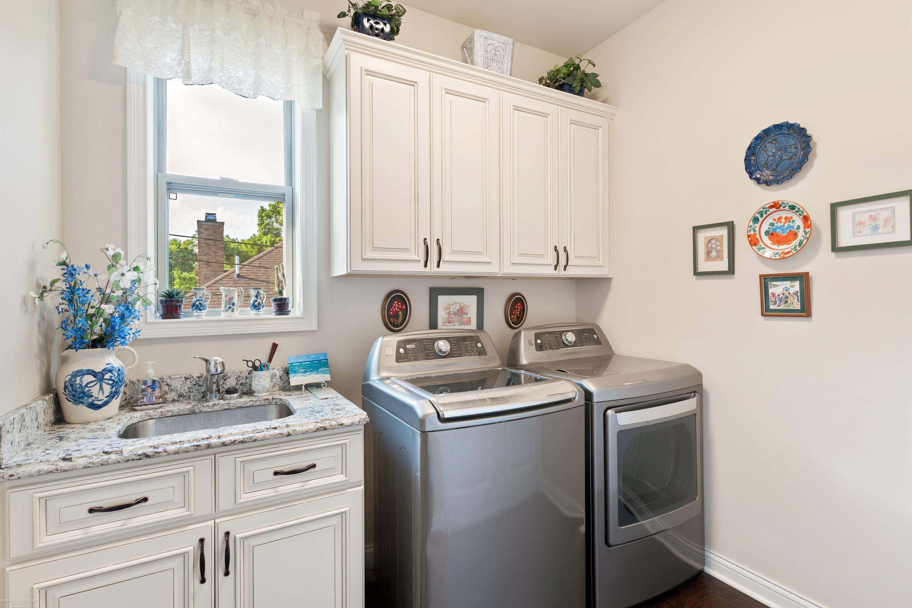 Rochester Hills, Michigan 48309, United States, 4 Bedrooms Bedrooms, ,4 BathroomsBathrooms,Residential,Active,112645