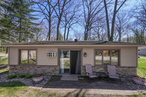 135 Alpena Trail Trail Houghton Lake MI 48651